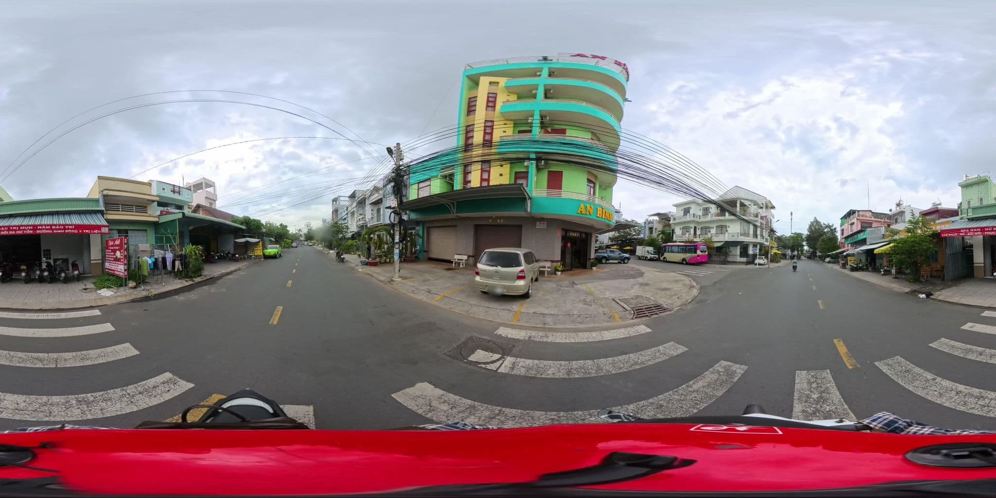 Street view near An Bình Hotel, Long Xuyên — © Slucchesi (CC BY-SA · Mapillary)