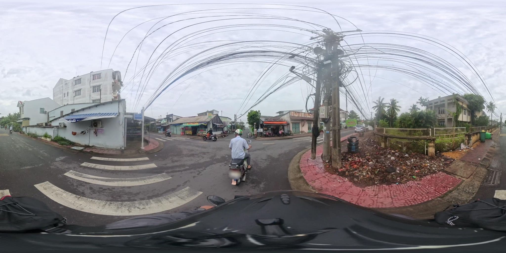 Street view near Dong Phuong Motel, Sa Dec — © Slucchesi (CC BY-SA · Mapillary)