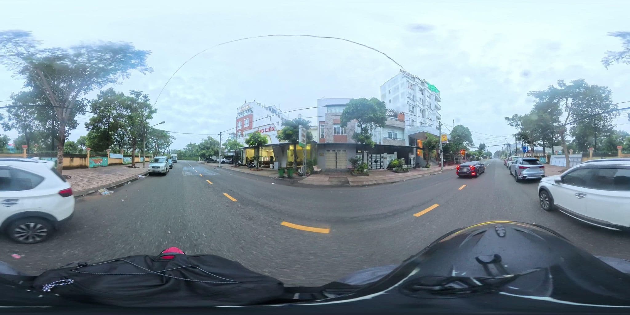 Street view near Huỳnh Đức hotel, Cao Lãnh — © Slucchesi (CC BY-SA · Mapillary)