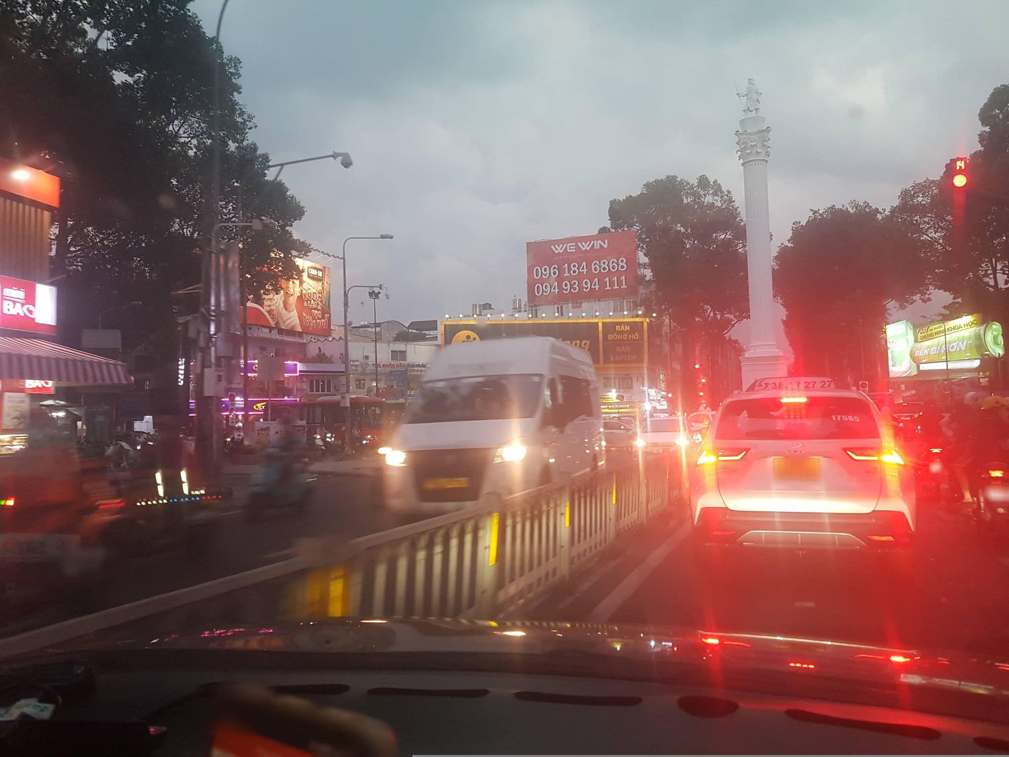 Street view near Hòn Ngọc Viễn Đông hotel, Quận Năm — © bemaps1 (CC BY-SA · Mapillary)