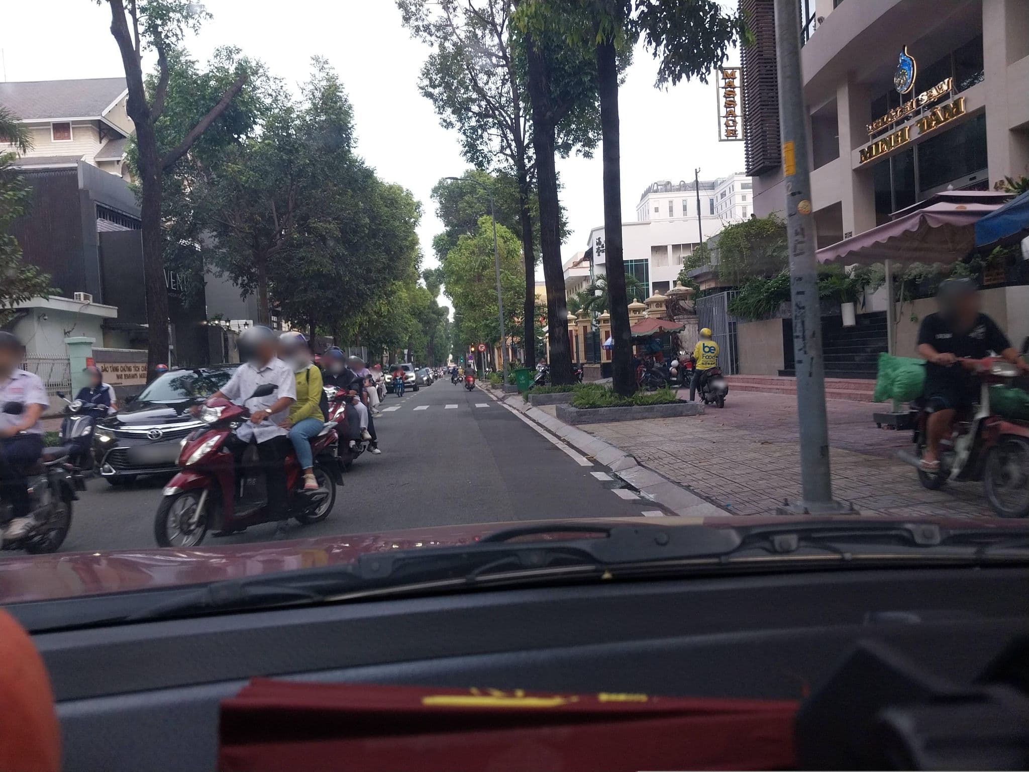Street view near Minh Tam Hotel, Quận Ba — © sg_front_1 (CC BY-SA · Mapillary)