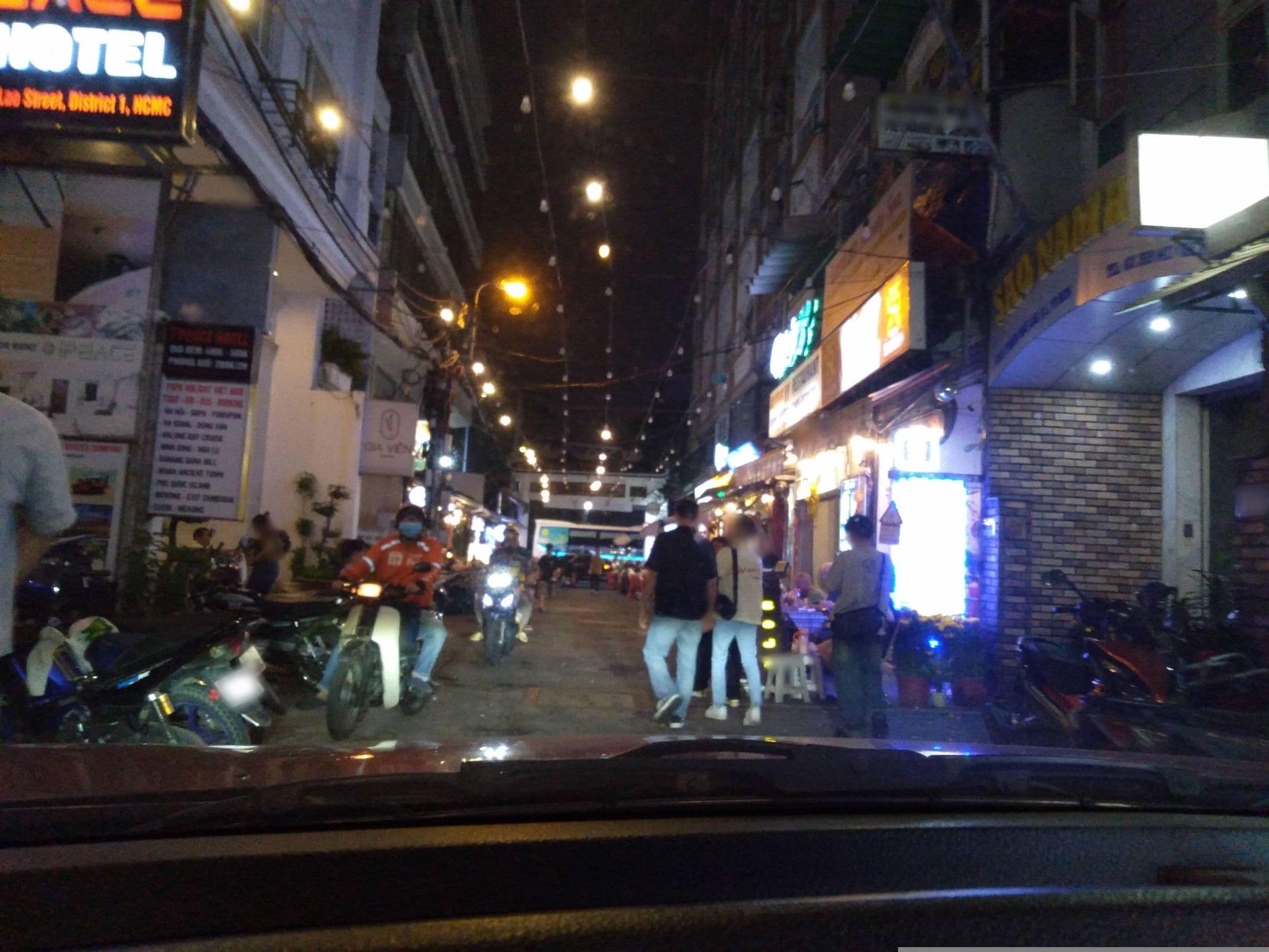 Street view near Sao Nam Hotel, Quận Ba — © sg_front_1 (CC BY-SA · Mapillary)