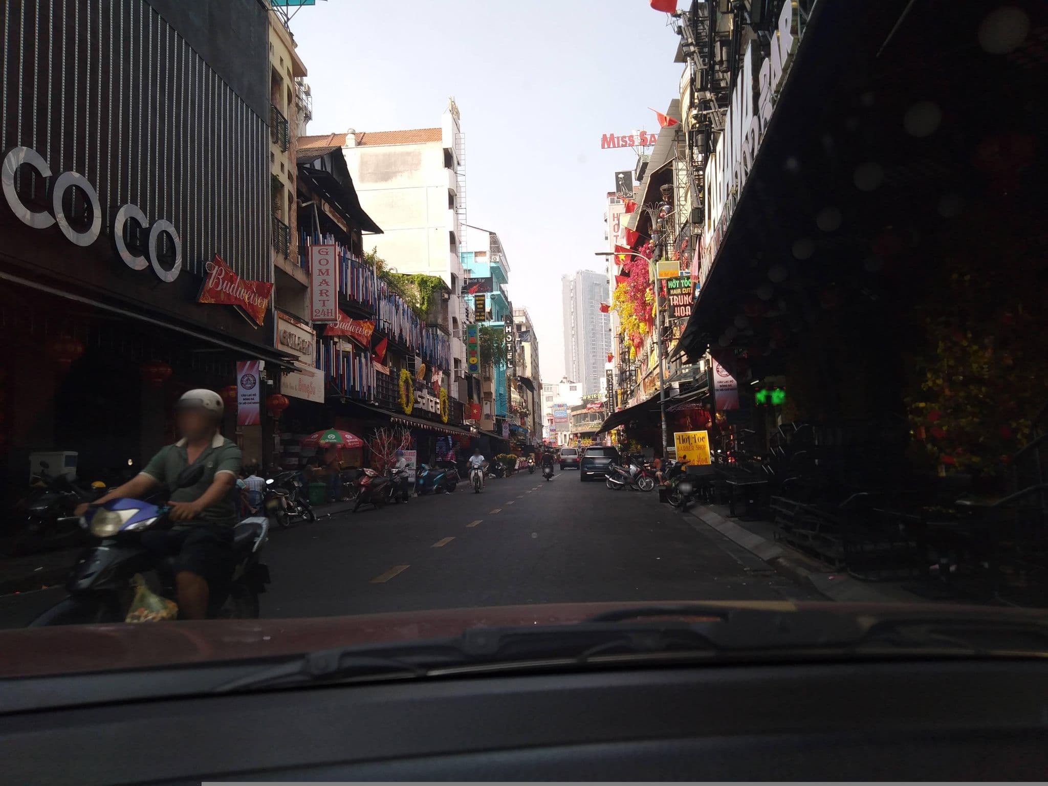 Street view near Acacia Saigon Hotel, Quận Ba — © sg_front_1 (CC BY-SA · Mapillary)