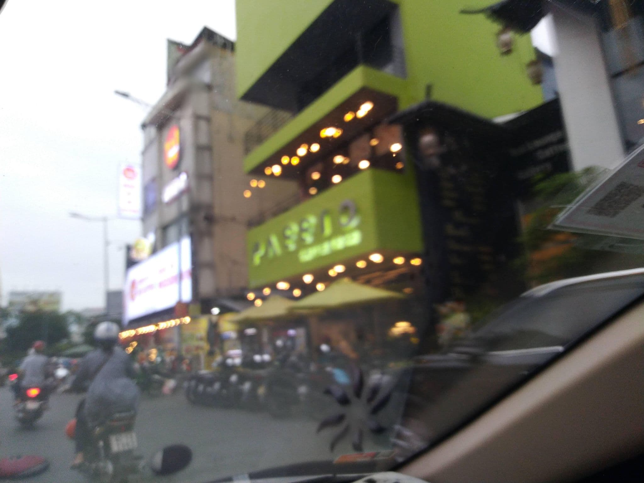Street view near Khách Sạn Nam Sơn, Quận Ba — © sg_right_2 (CC BY-SA · Mapillary)