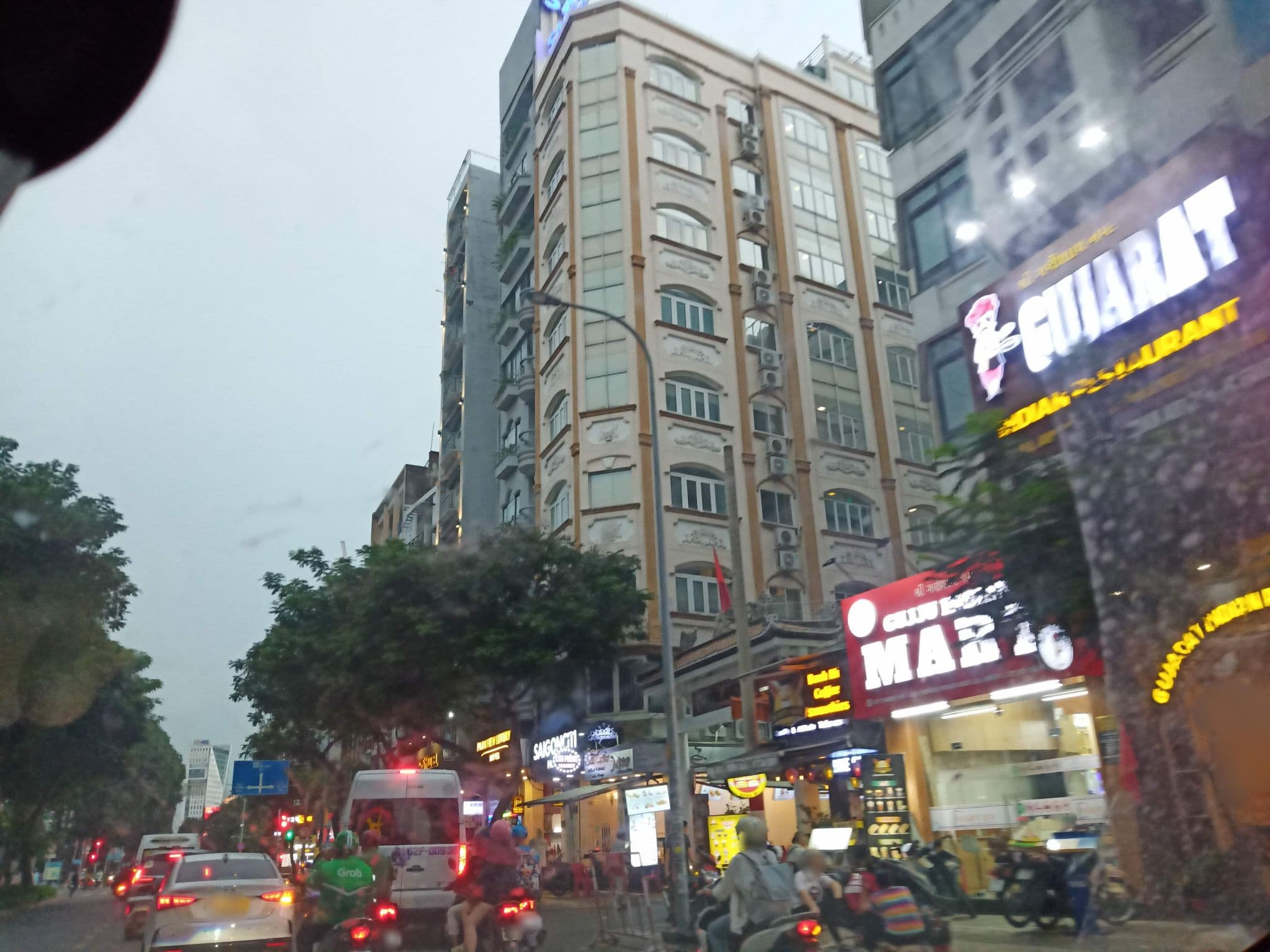 Street view near Gia Viên Hotel, Quận Ba — © sg_right_1 (CC BY-SA · Mapillary)