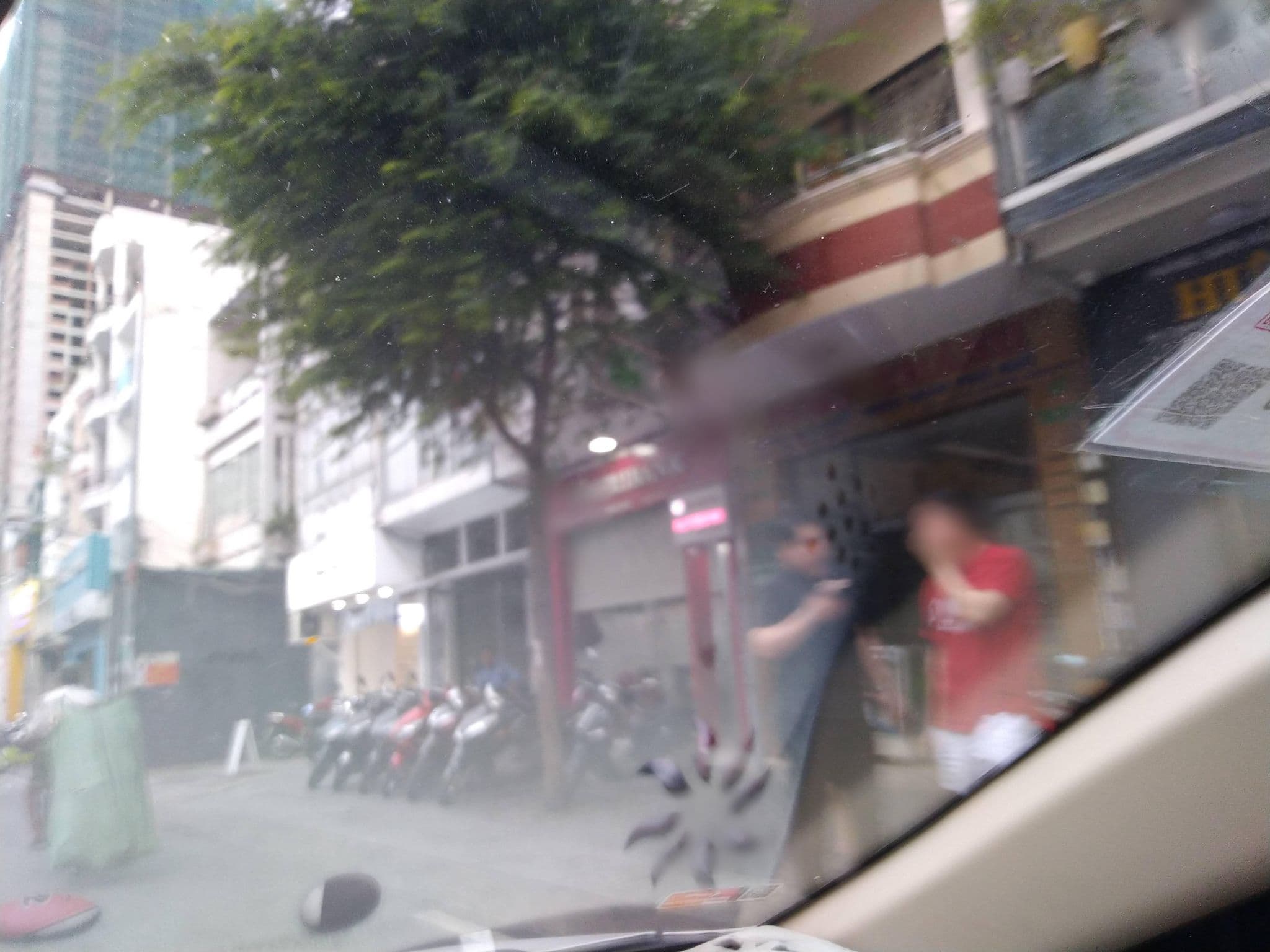 Street view near Ngoc Son, Quận Bốn — © sg_right_2 (CC BY-SA · Mapillary)