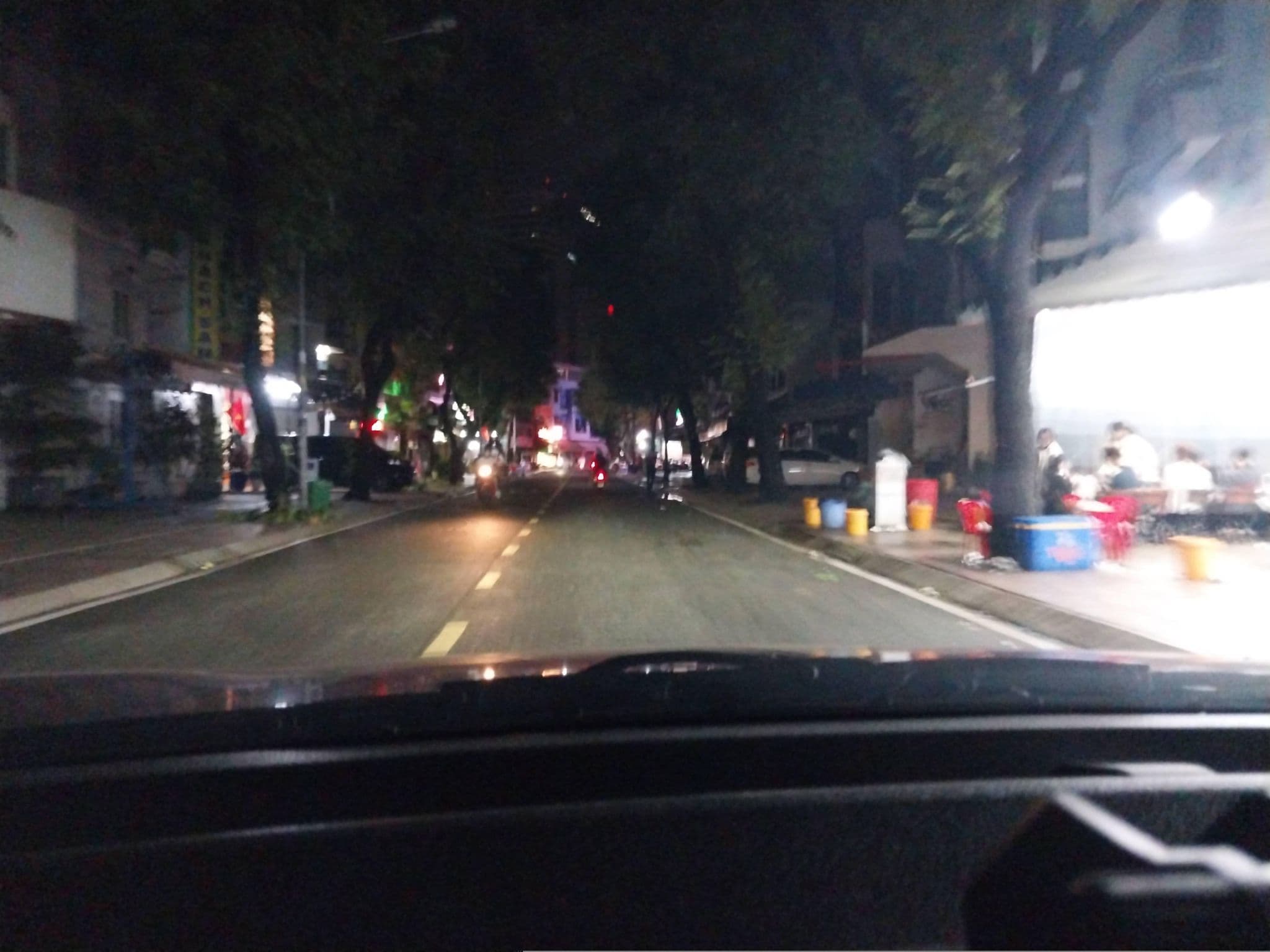 Street view near Khách Sạn Ngọc Loan (San Ho Studios), Quận Ba — © sg_front_1 (CC BY-SA · Mapillary)