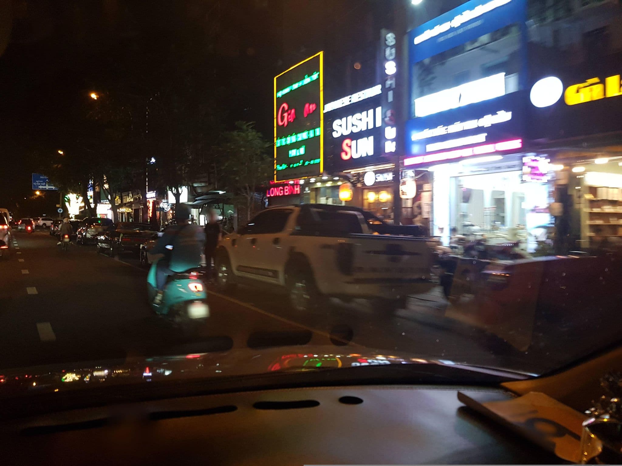 Street view near Windsor Hotel Saigon, Quận Ba — © bemaps1 (CC BY-SA · Mapillary)