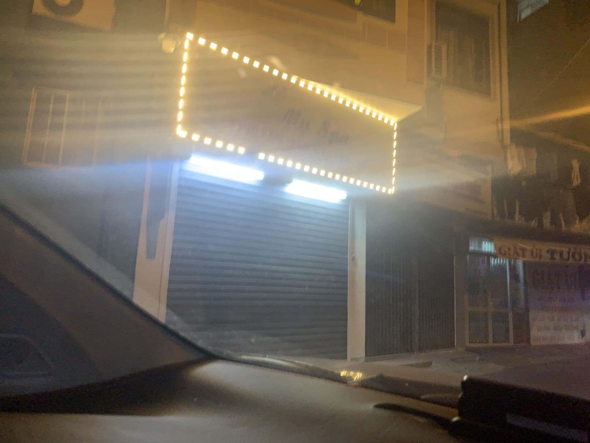 Street view near Ánh Dương hotel, Quận Mười — © sg_left_1 (CC BY-SA · Mapillary)
