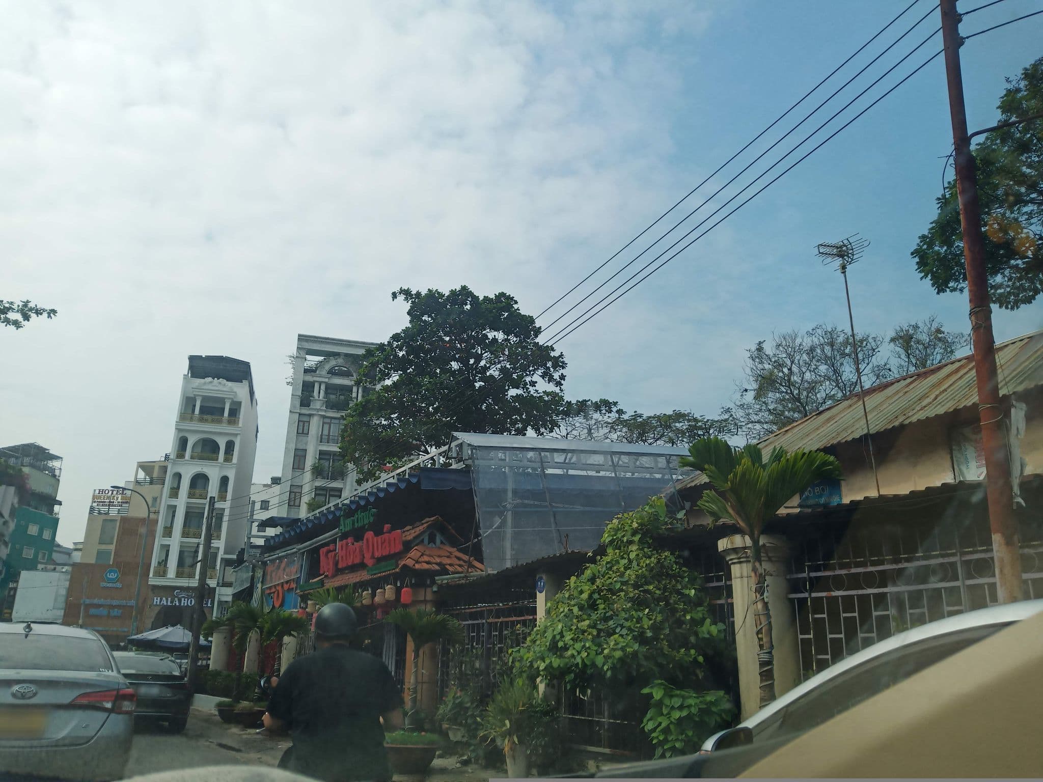 Street view near Khathy Hotel, Quận Mười — © sg_right_1 (CC BY-SA · Mapillary)