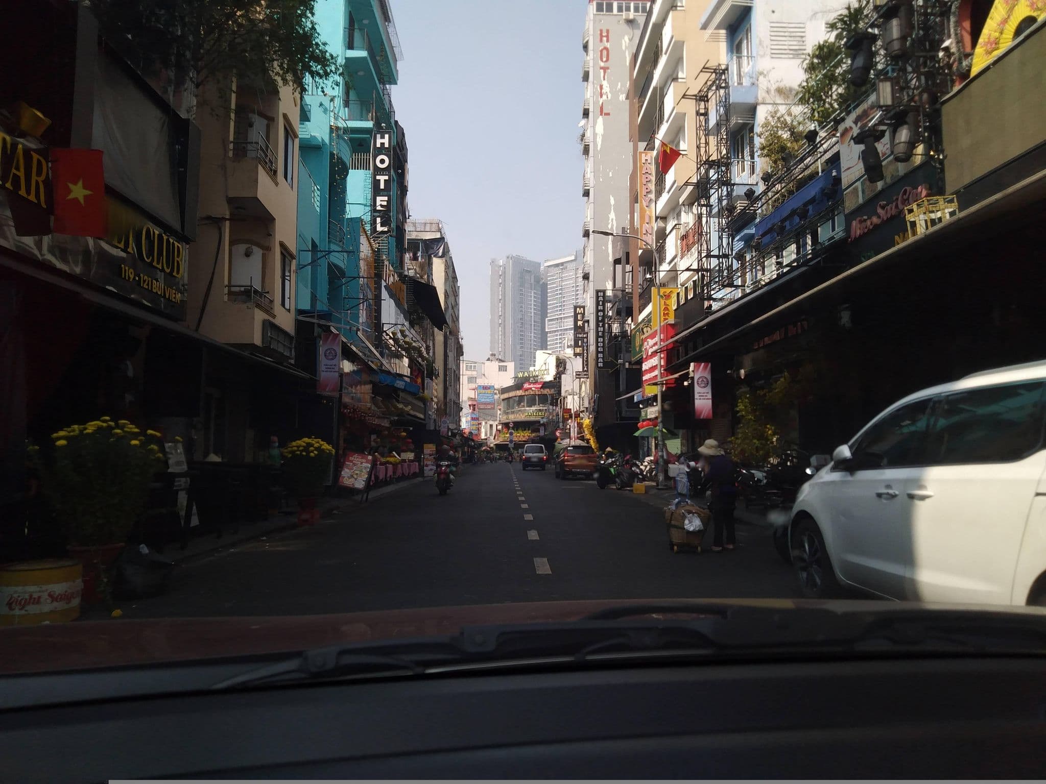 Street view near Tan Saigon Hotel, Quận Ba — © sg_front_1 (CC BY-SA · Mapillary)