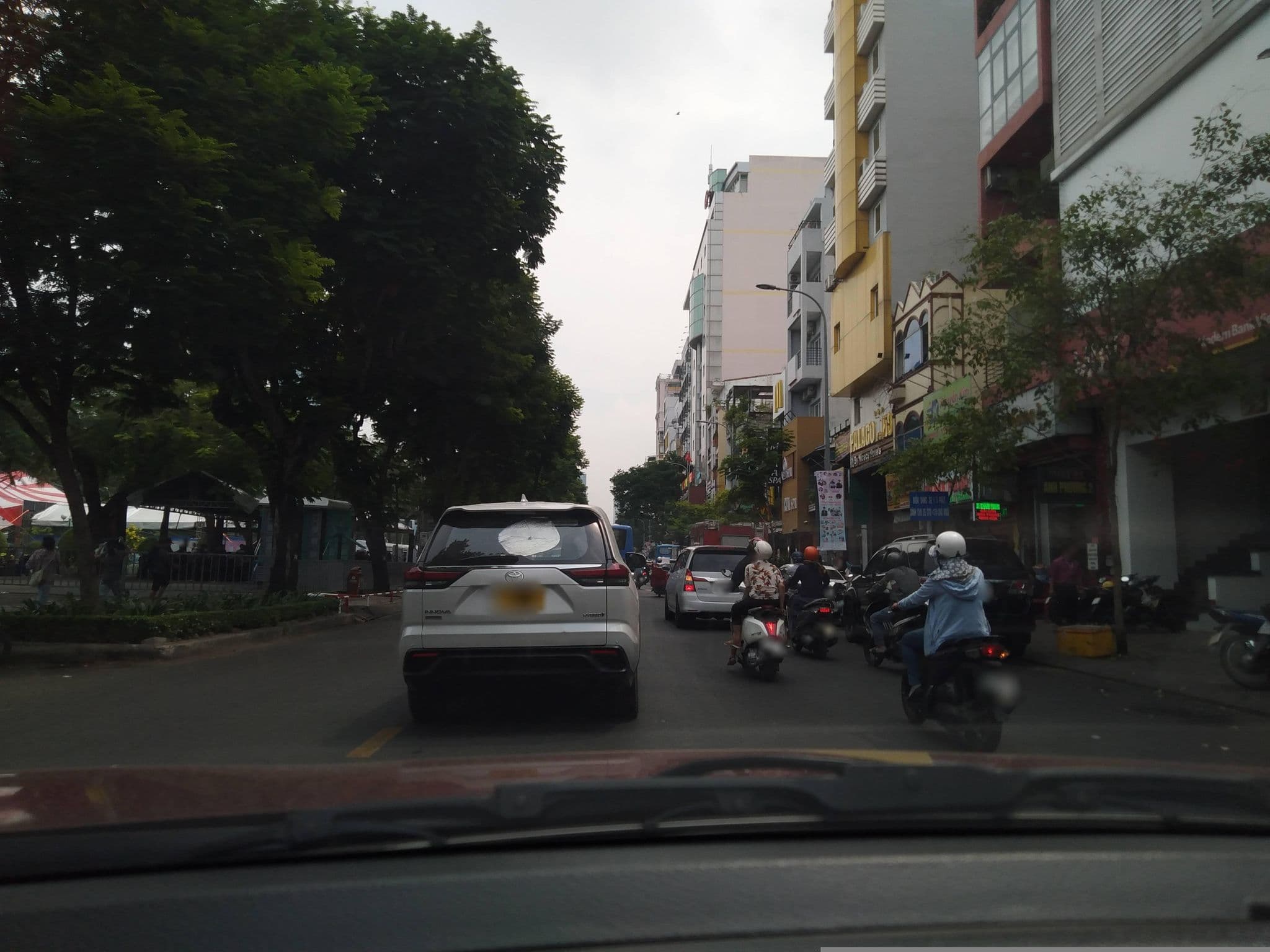 Street view near La Felix Hotel, Quận Ba — © sg_front_1 (CC BY-SA · Mapillary)
