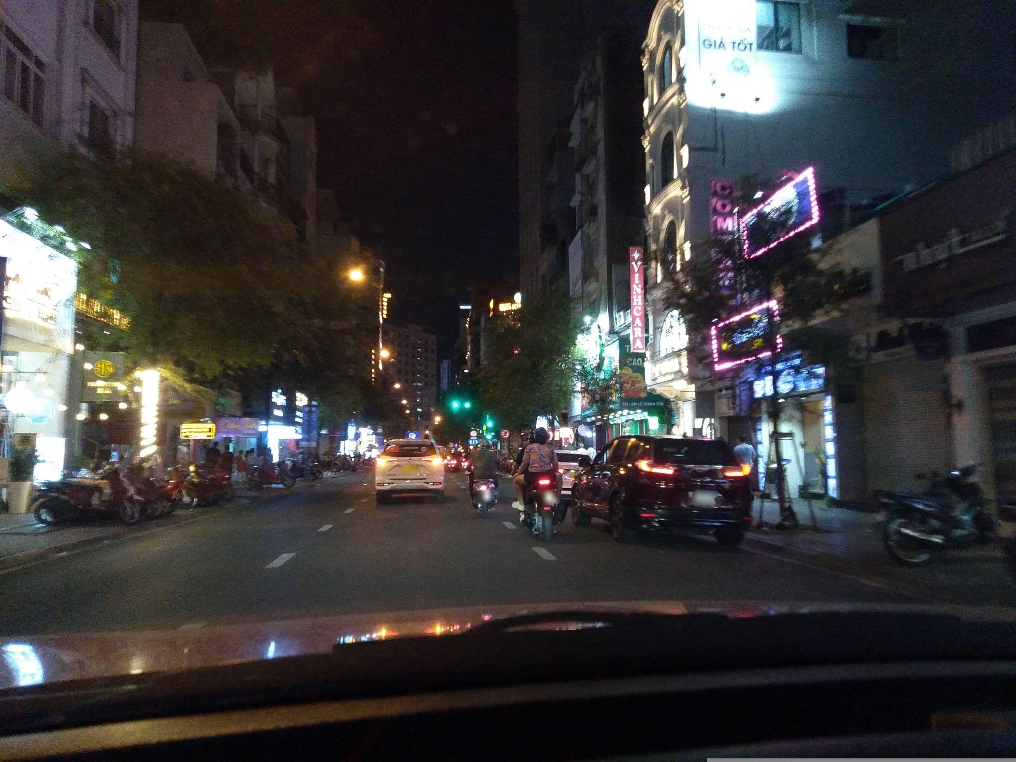 Street view near Tan Loc Hotel, Quận Ba — © sg_front_1 (CC BY-SA · Mapillary)