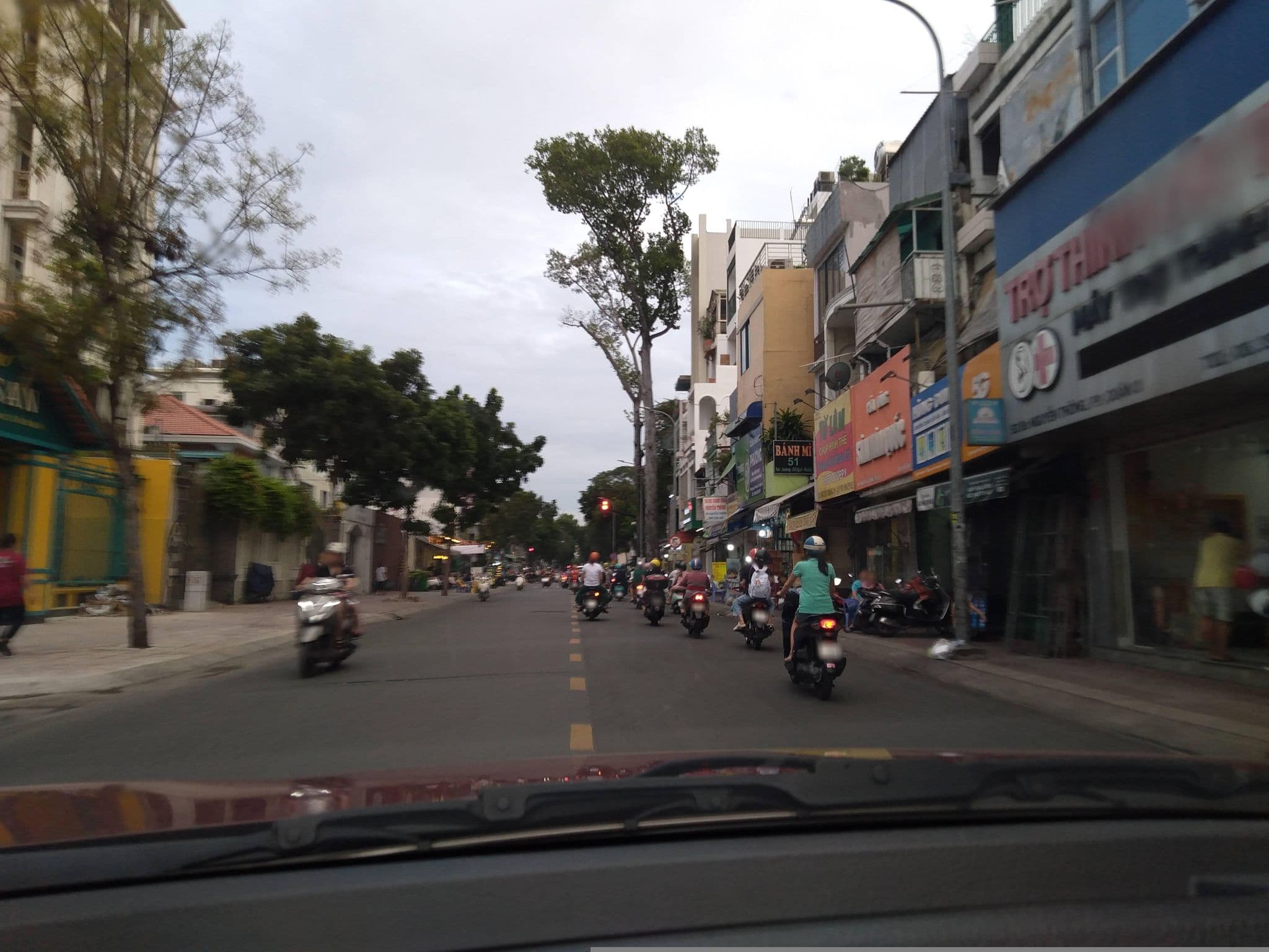 Street view near Lam Vien Hotel, Quận Ba — © sg_front_1 (CC BY-SA · Mapillary)