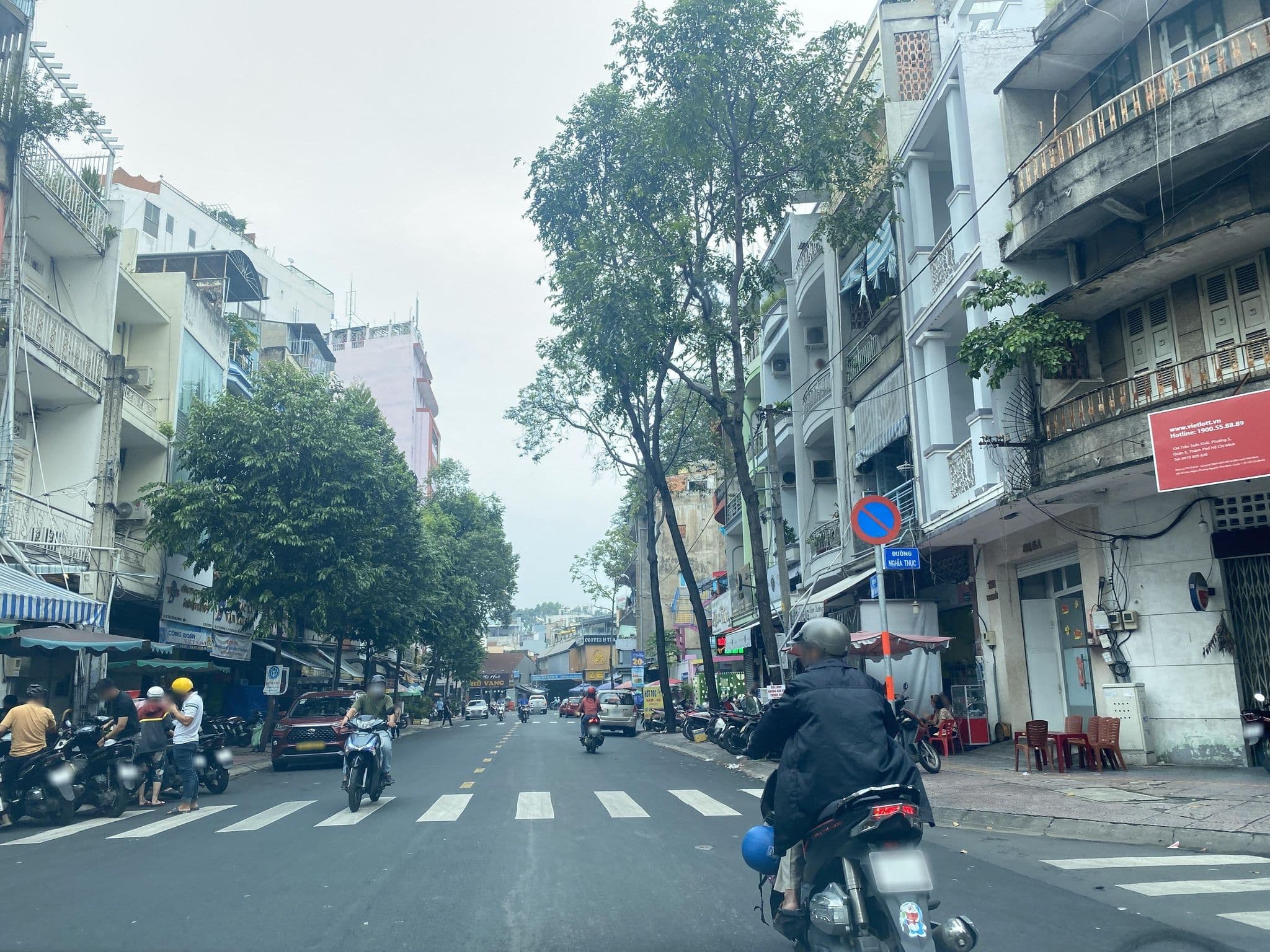 Street view near Khách sạn Ánh Nguyệt 英月旅dian, Quận Năm — © DriveWithHoang (CC BY-SA · Mapillary)