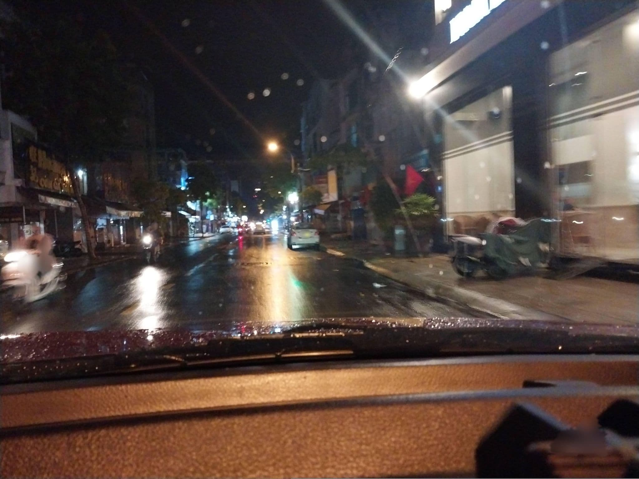 Street view near Khach san NAM HY, Quận Năm — © sg_front_1 (CC BY-SA · Mapillary)