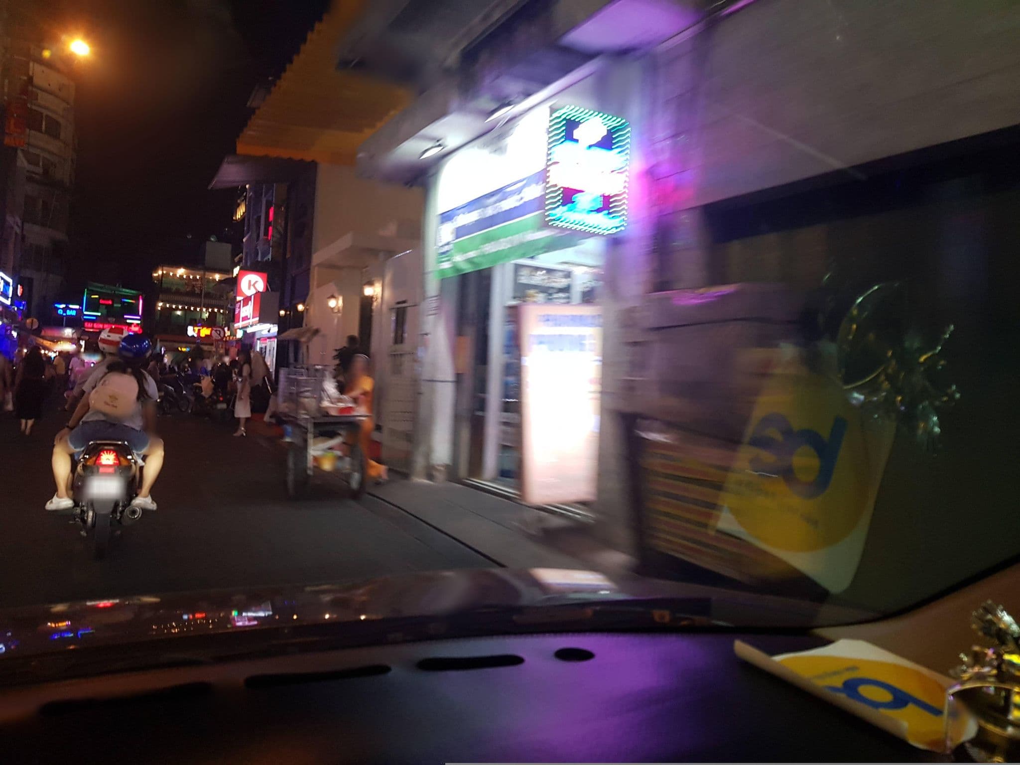 Street view near The White House, Quận Ba — © bemaps1 (CC BY-SA · Mapillary)
