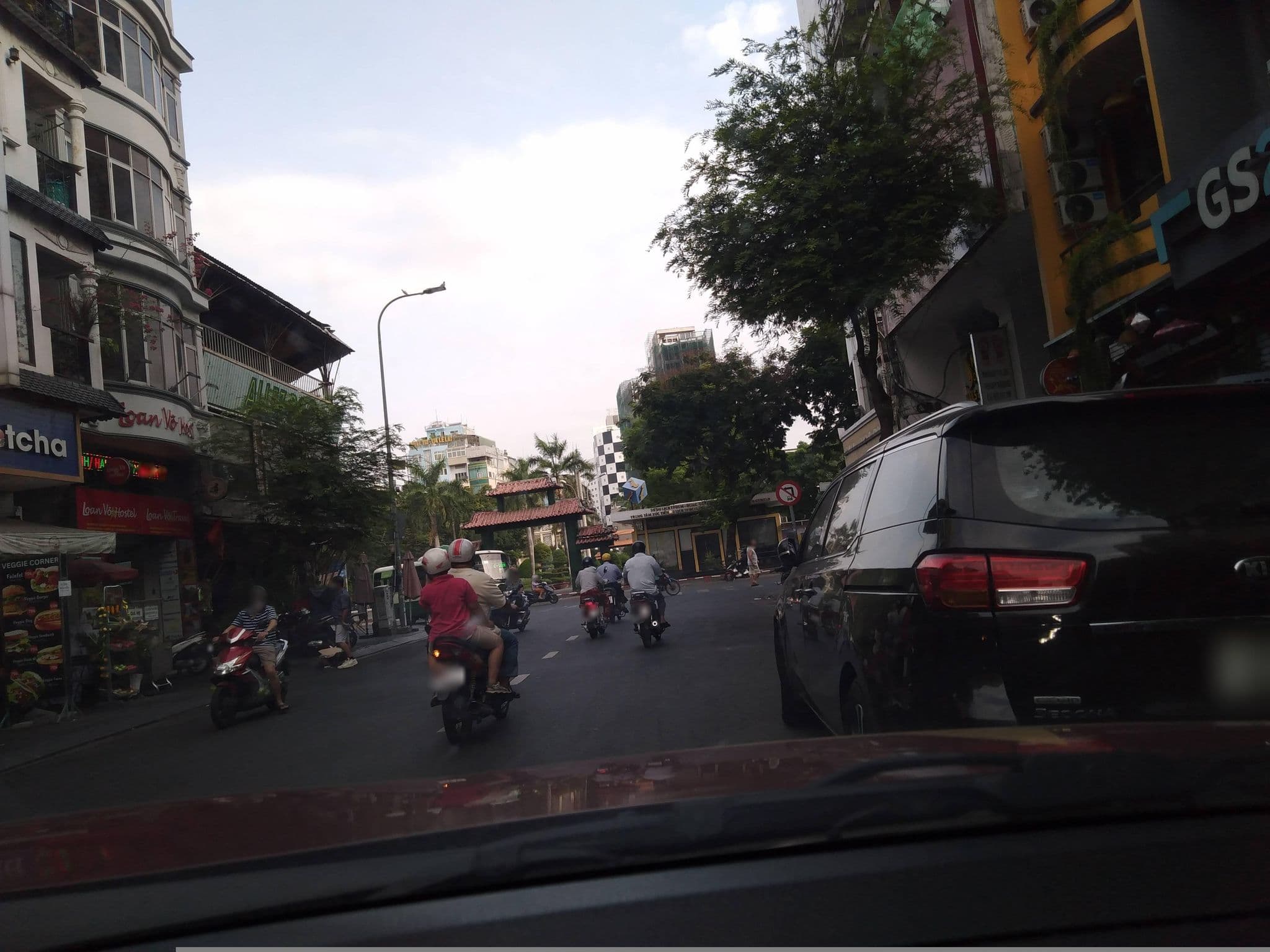 Street view near Vinh Hostel, Quận Ba — © sg_front_1 (CC BY-SA · Mapillary)
