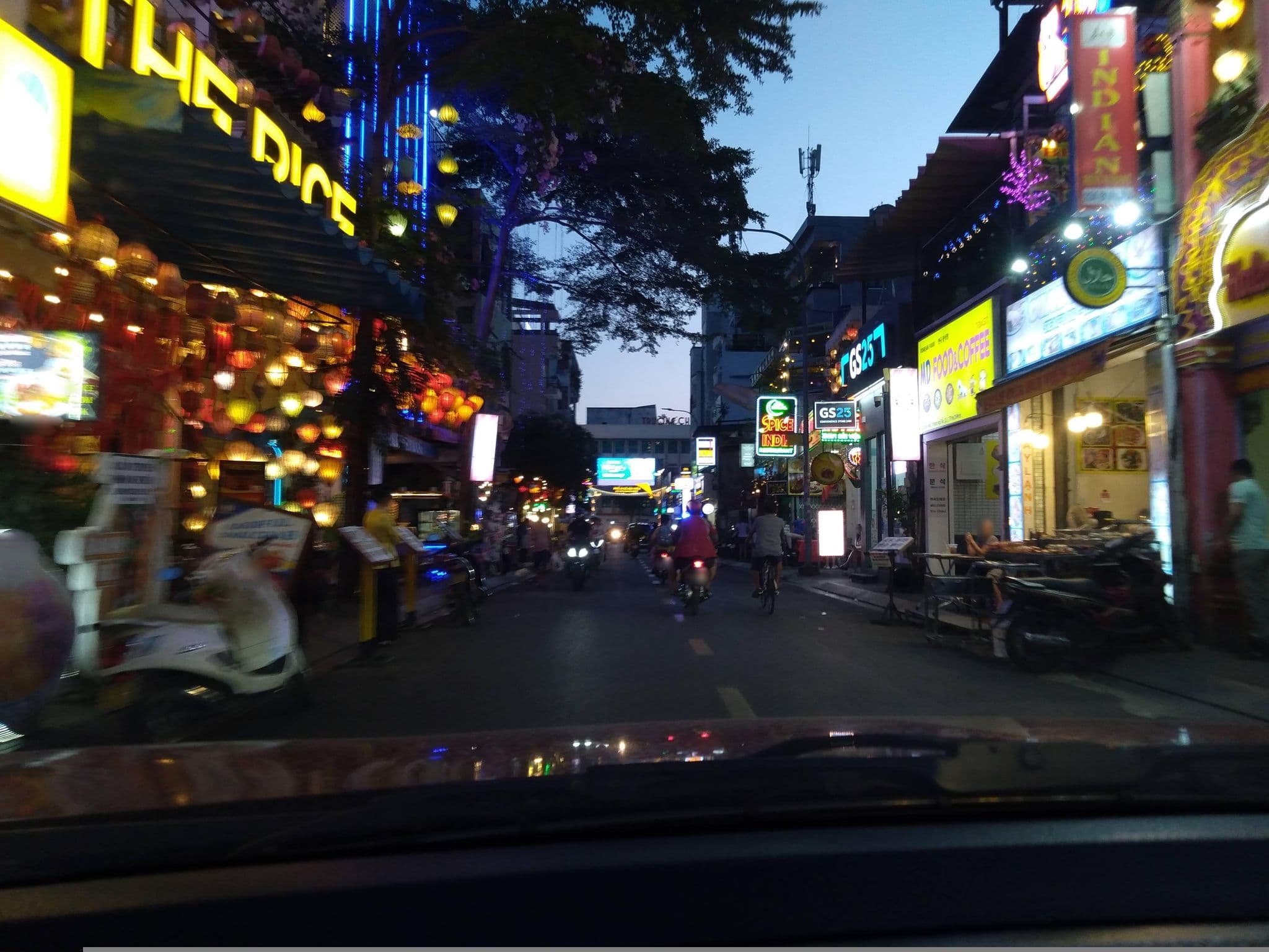 Street view near The Crazy Dutch Hostel, Quận Ba — © sg_front_1 (CC BY-SA · Mapillary)