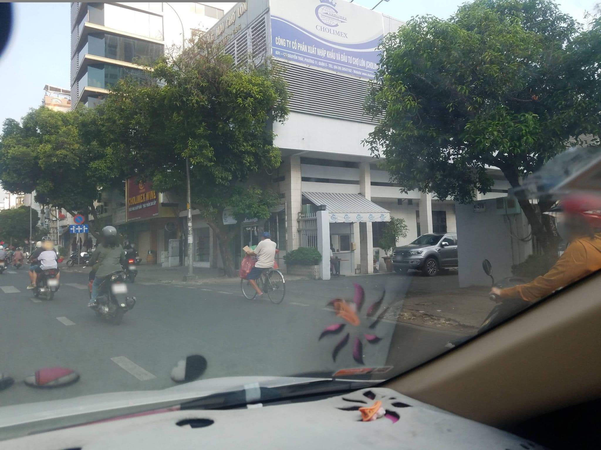 Street view near Sadaco Hotel, Quận Năm — © sg_right_2 (CC BY-SA · Mapillary)
