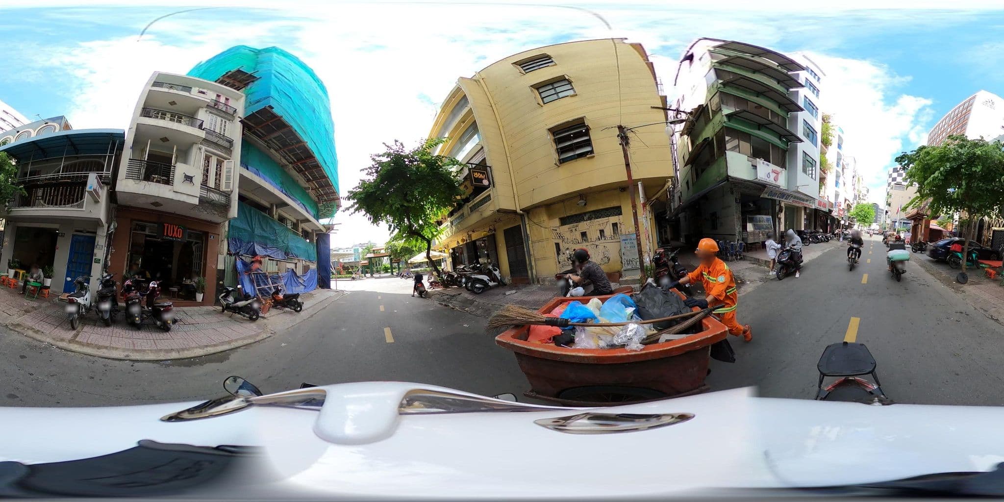 Street view near Hoang Hoang Hotel, Quận Ba — © bemaps_1pd (CC BY-SA · Mapillary)