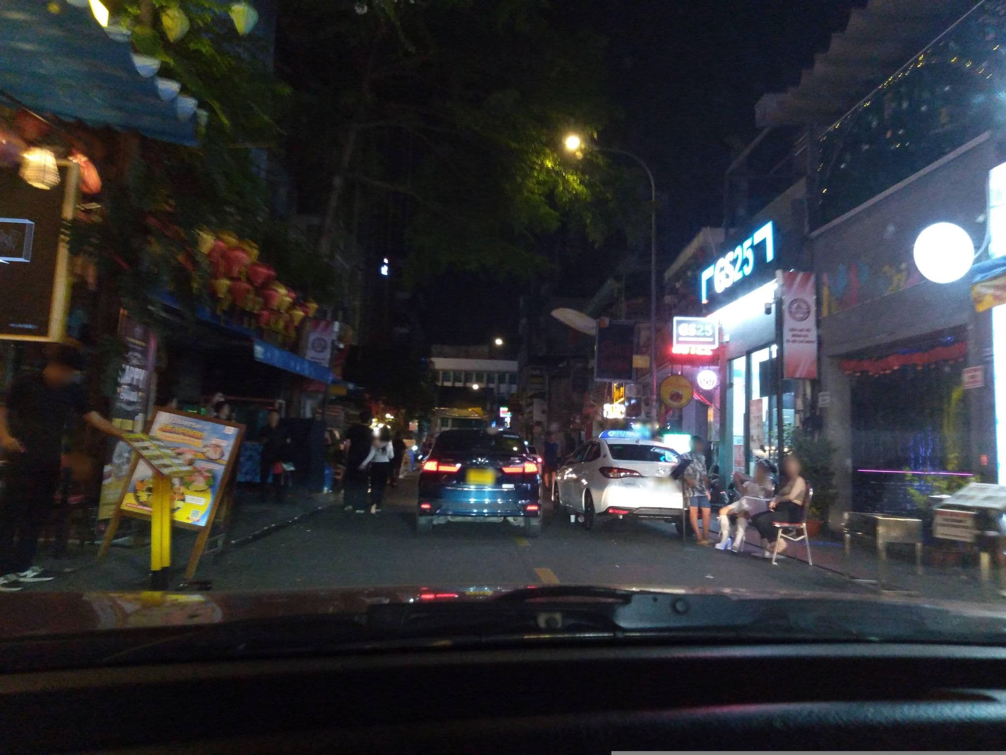 Street view near Hong Han Hotel, Quận Ba — © sg_front_1 (CC BY-SA · Mapillary)