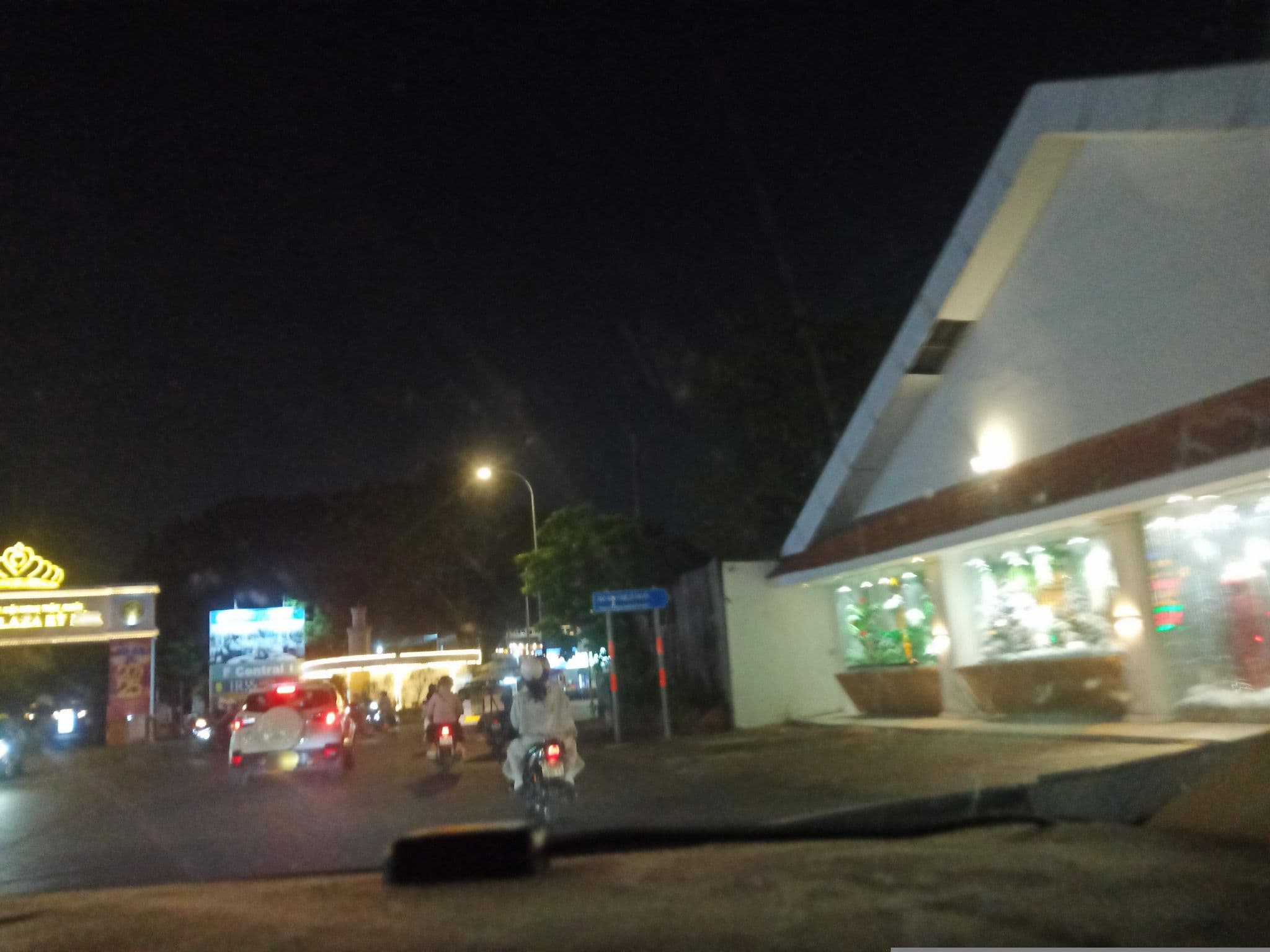 Street view near SunfowerSaigon Hotel, Quận Mười — © sg_right_1 (CC BY-SA · Mapillary)