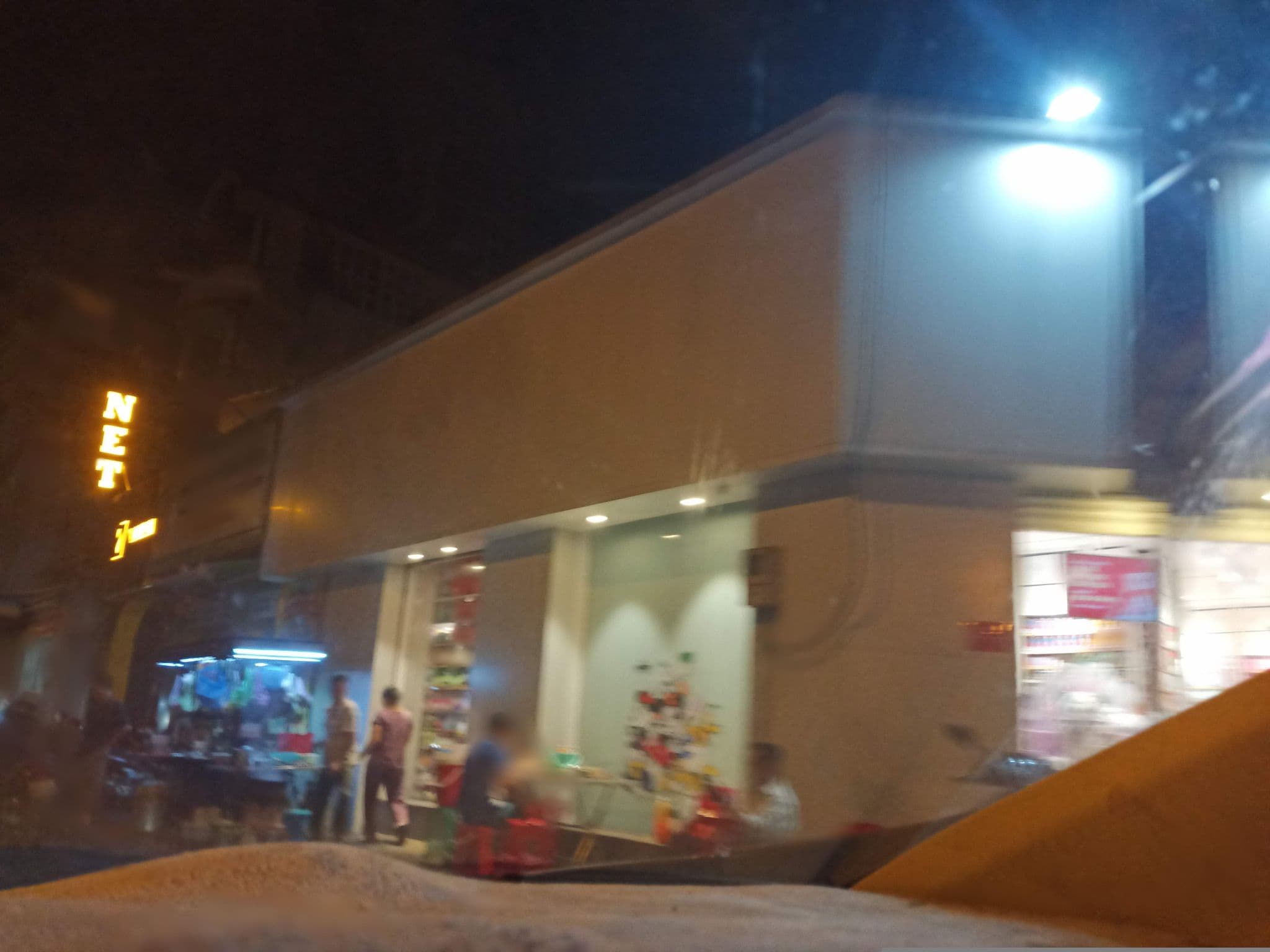 Street view near Minh Quang Hotel, Chợ Lớn — © sg_right_1 (CC BY-SA · Mapillary)