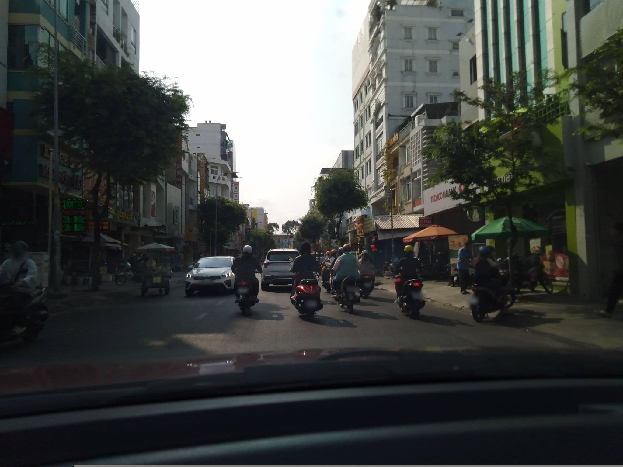 Street view near Hotel Nang Hong, Quận Mười — © sg_front_1 (CC BY-SA · Mapillary)