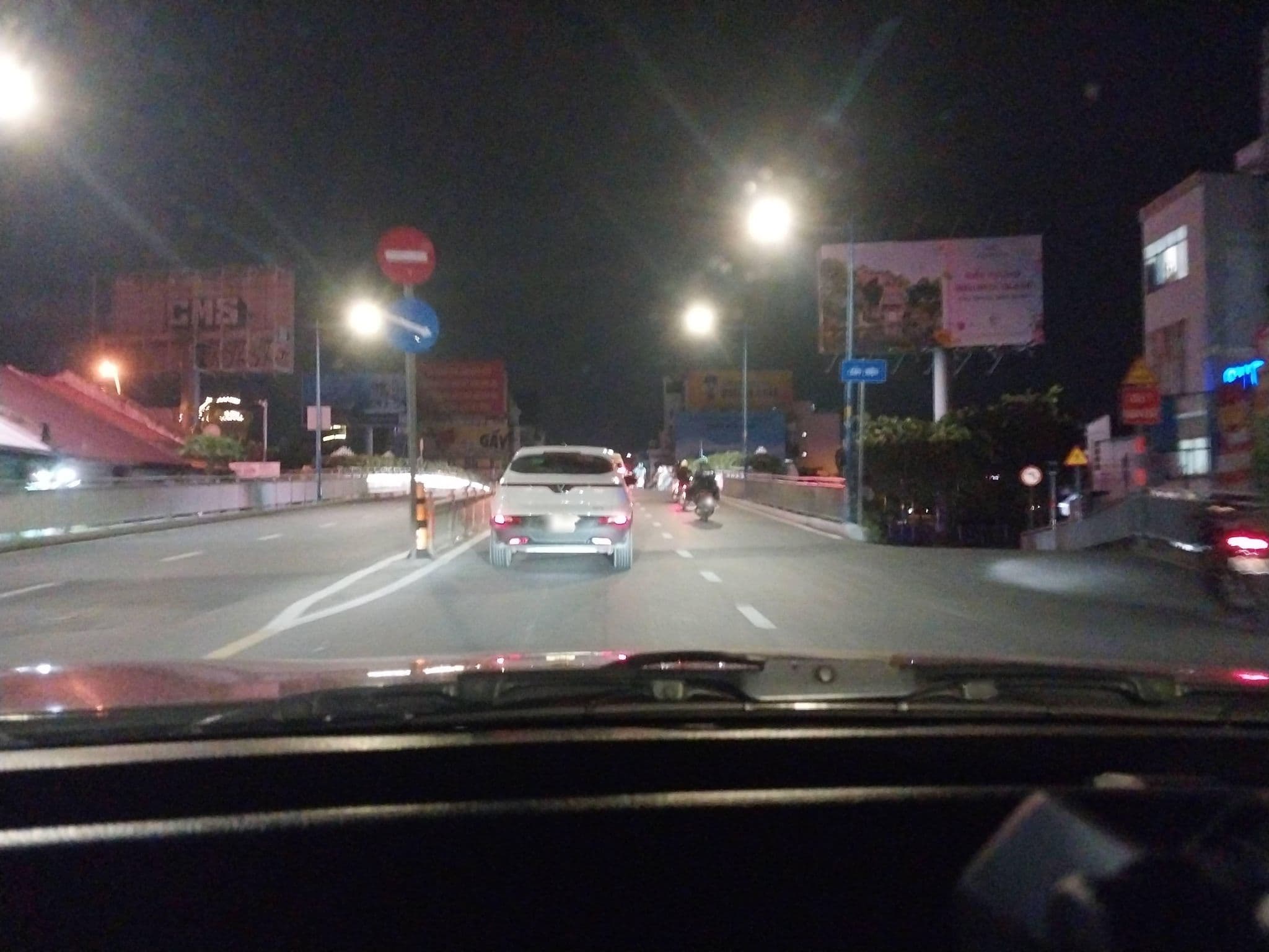 Street view near Hoàng Sa Hotel, Quận Ba — © sg_front_1 (CC BY-SA · Mapillary)