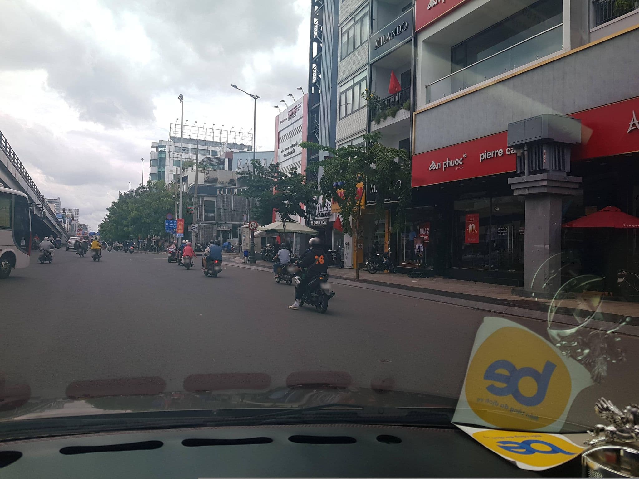 Street view near OYO 885 Ngoc Thinh Hotel, Tân Bình — © bemaps1 (CC BY-SA · Mapillary)