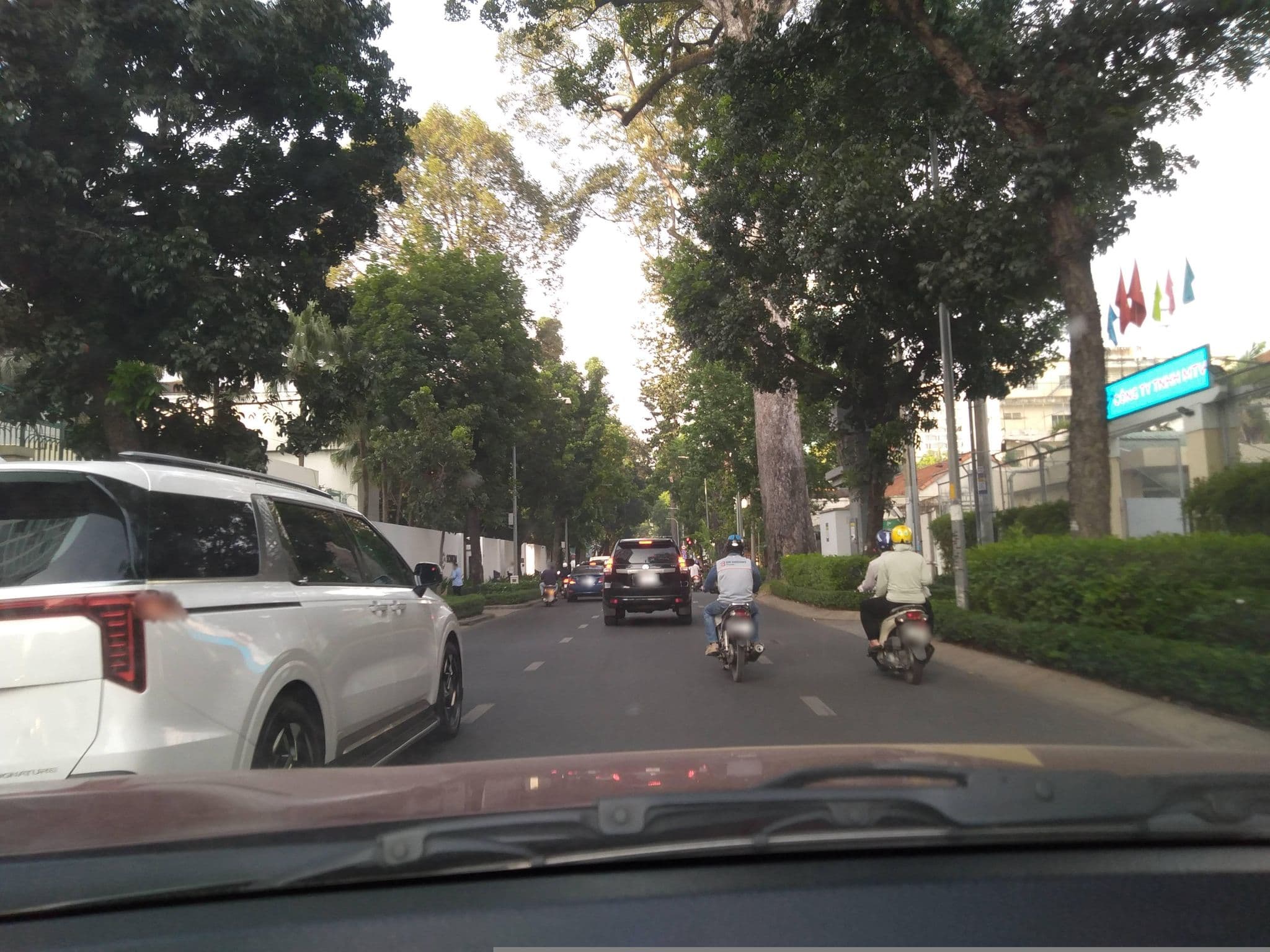 Street view near Novotel Saigon Centre, Quận Ba — © sg_front_1 (CC BY-SA · Mapillary)