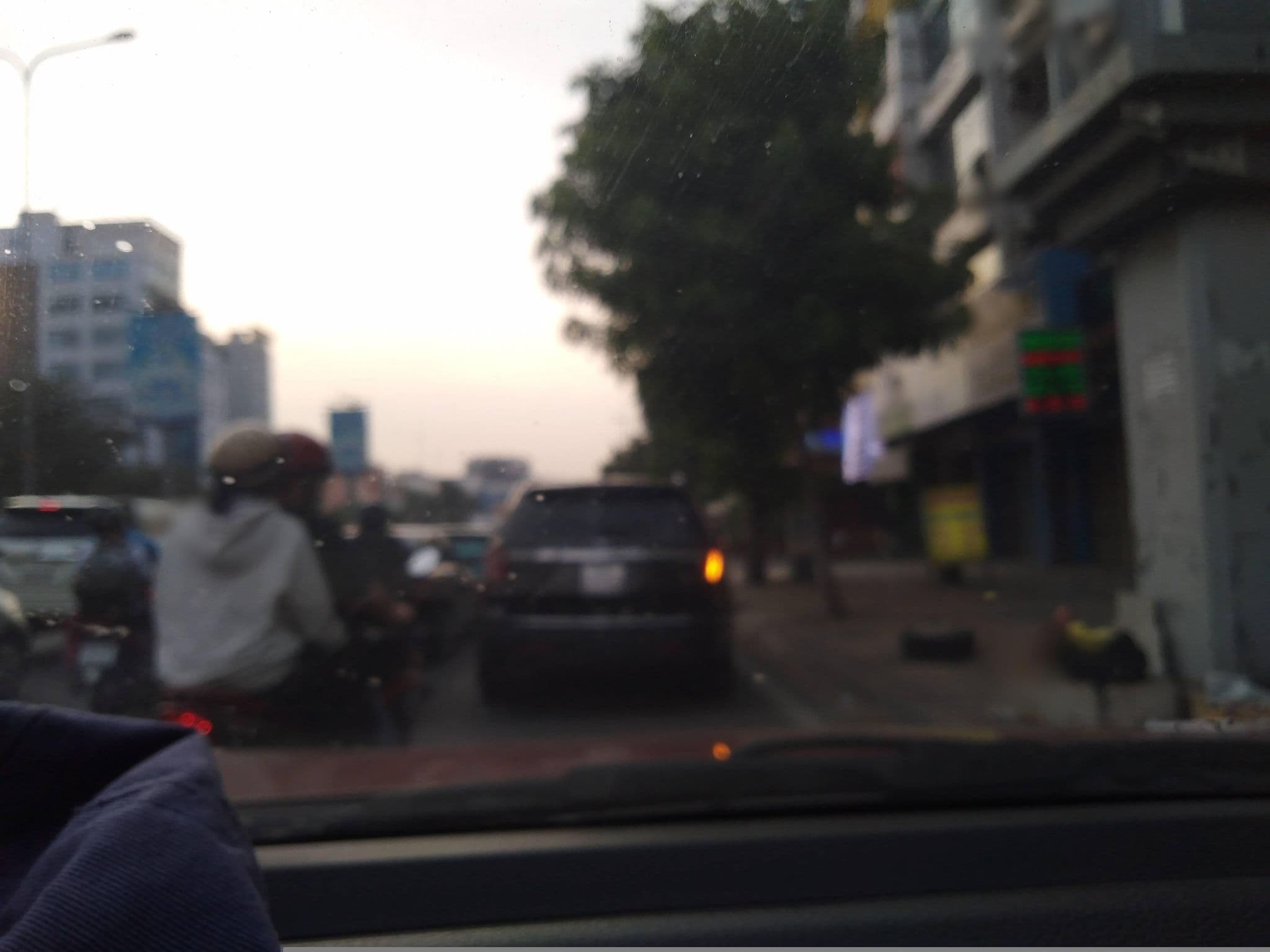 Street view near Hotel Hong Luan, Tân Bình — © sg_front_1 (CC BY-SA · Mapillary)