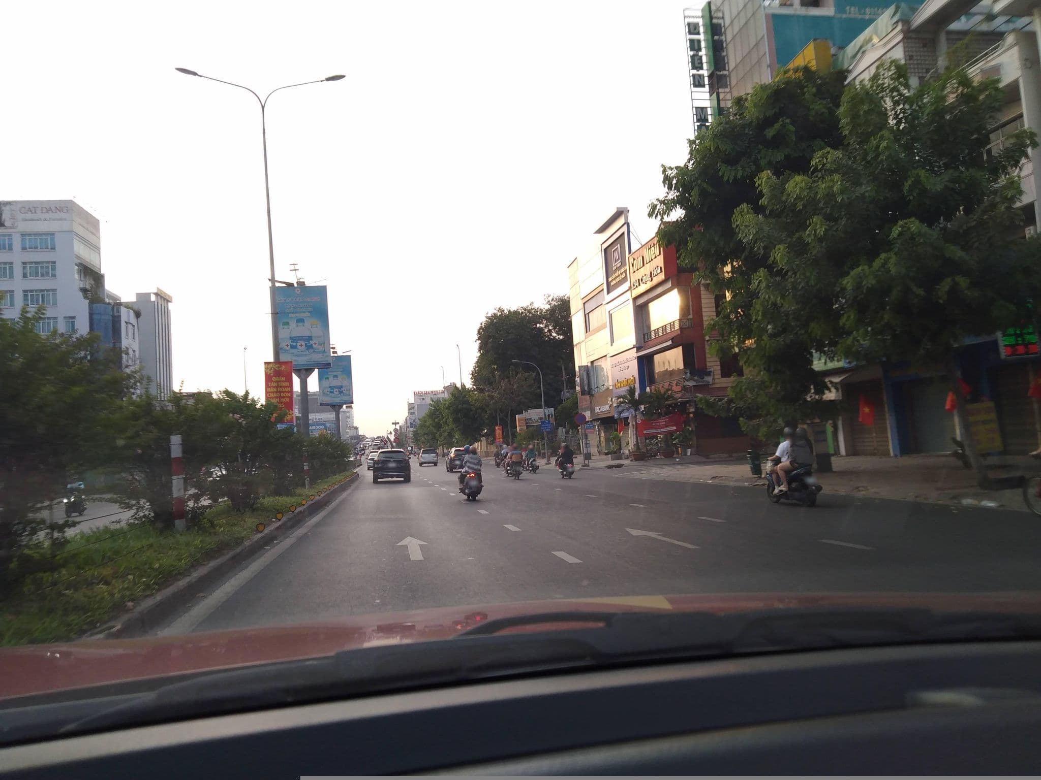 Street view near Vo Tanh Bin Hotel, Tân Bình — © sg_front_1 (CC BY-SA · Mapillary)