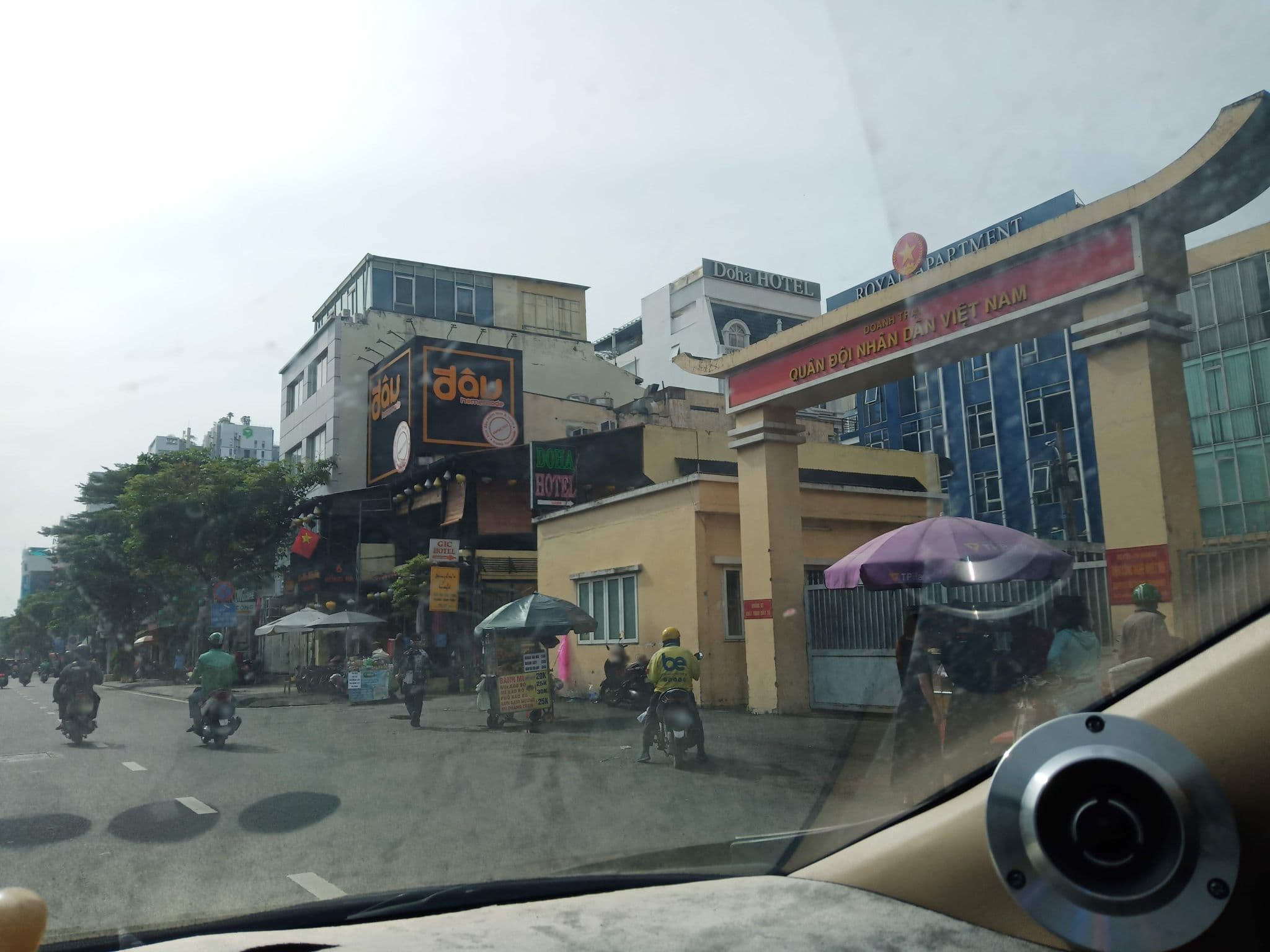 Street view near Swimmimg Pool, Tân Bình — © sg_right_1 (CC BY-SA · Mapillary)