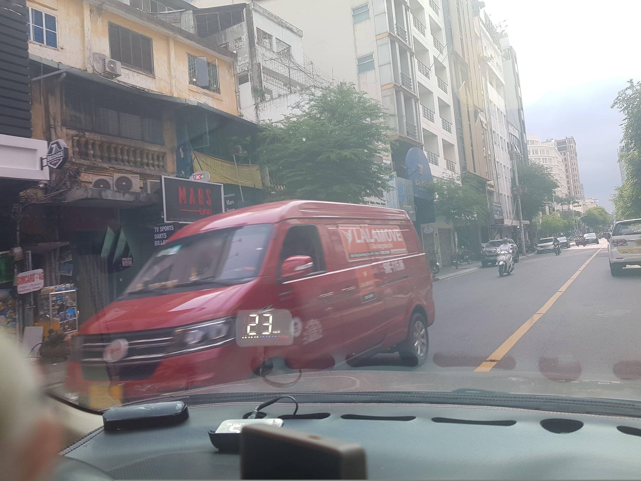 Street view near Reverside Hotel Saigon, Quận Bốn — © bemaps1 (CC BY-SA · Mapillary)