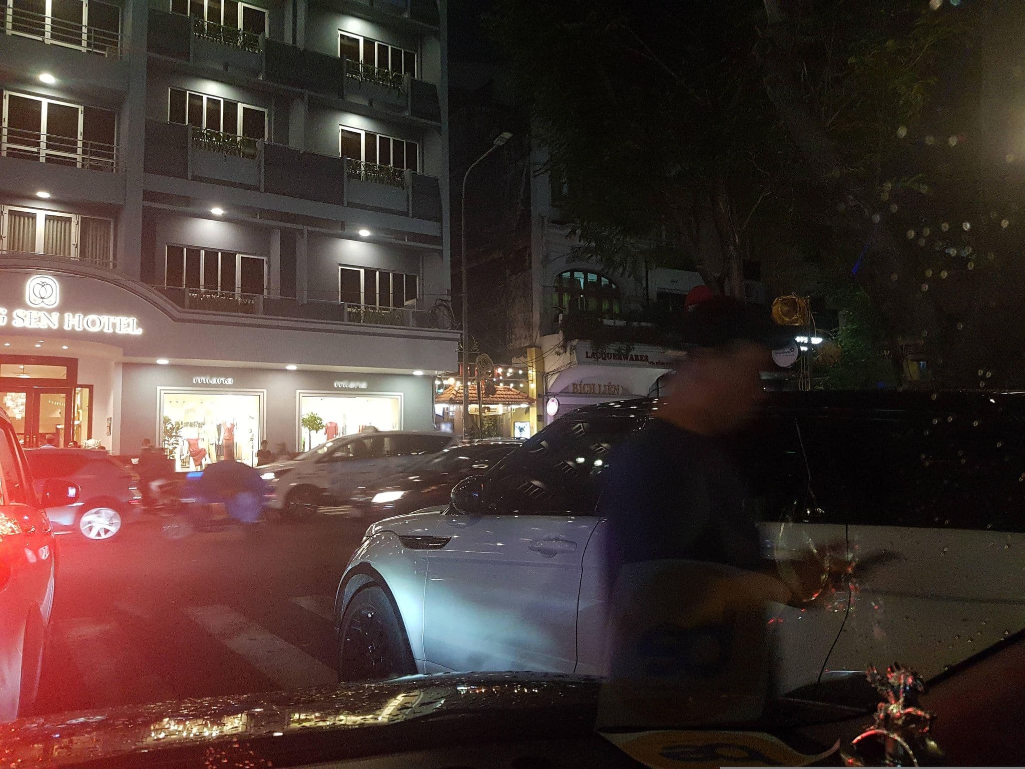 Street view near Bong Sen Hotel Saigon, Quận Bốn — © bemaps1 (CC BY-SA · Mapillary)