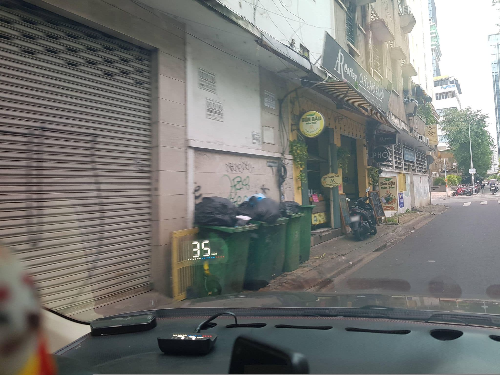 Street view near Blue Diamond Luxury Hotel, Quận Bốn — © bemaps1 (CC BY-SA · Mapillary)