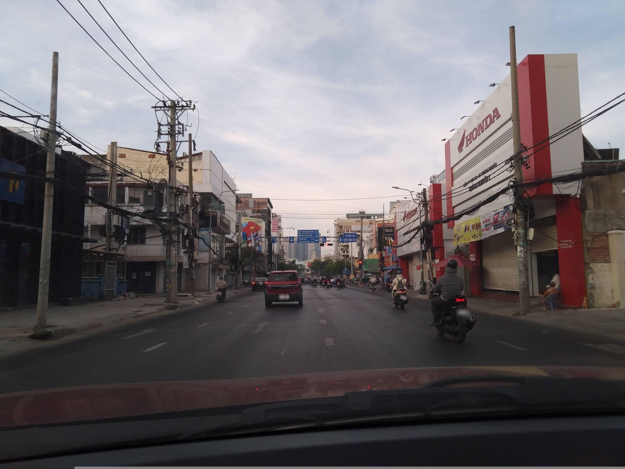 Street view near My Xuan Hotel, Bình Thạnh — © sg_front_1 (CC BY-SA · Mapillary)