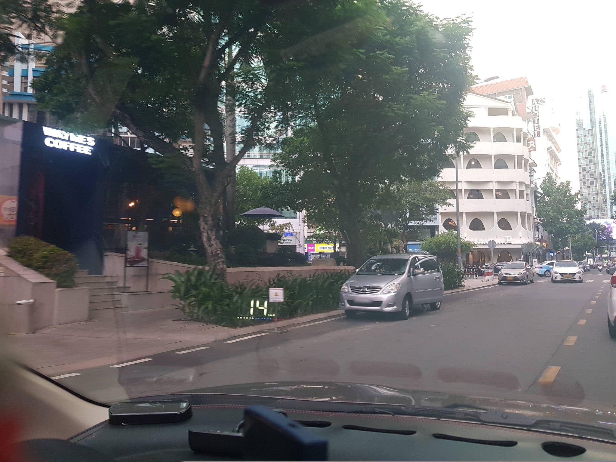 Street view near Linh Hotel, Quận Bốn — © bemaps1 (CC BY-SA · Mapillary)