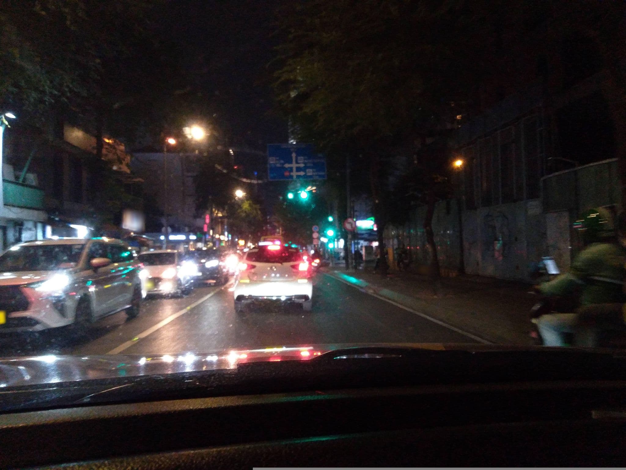 Street view near golden star hotel, Quận Bốn — © sg_front_1 (CC BY-SA · Mapillary)