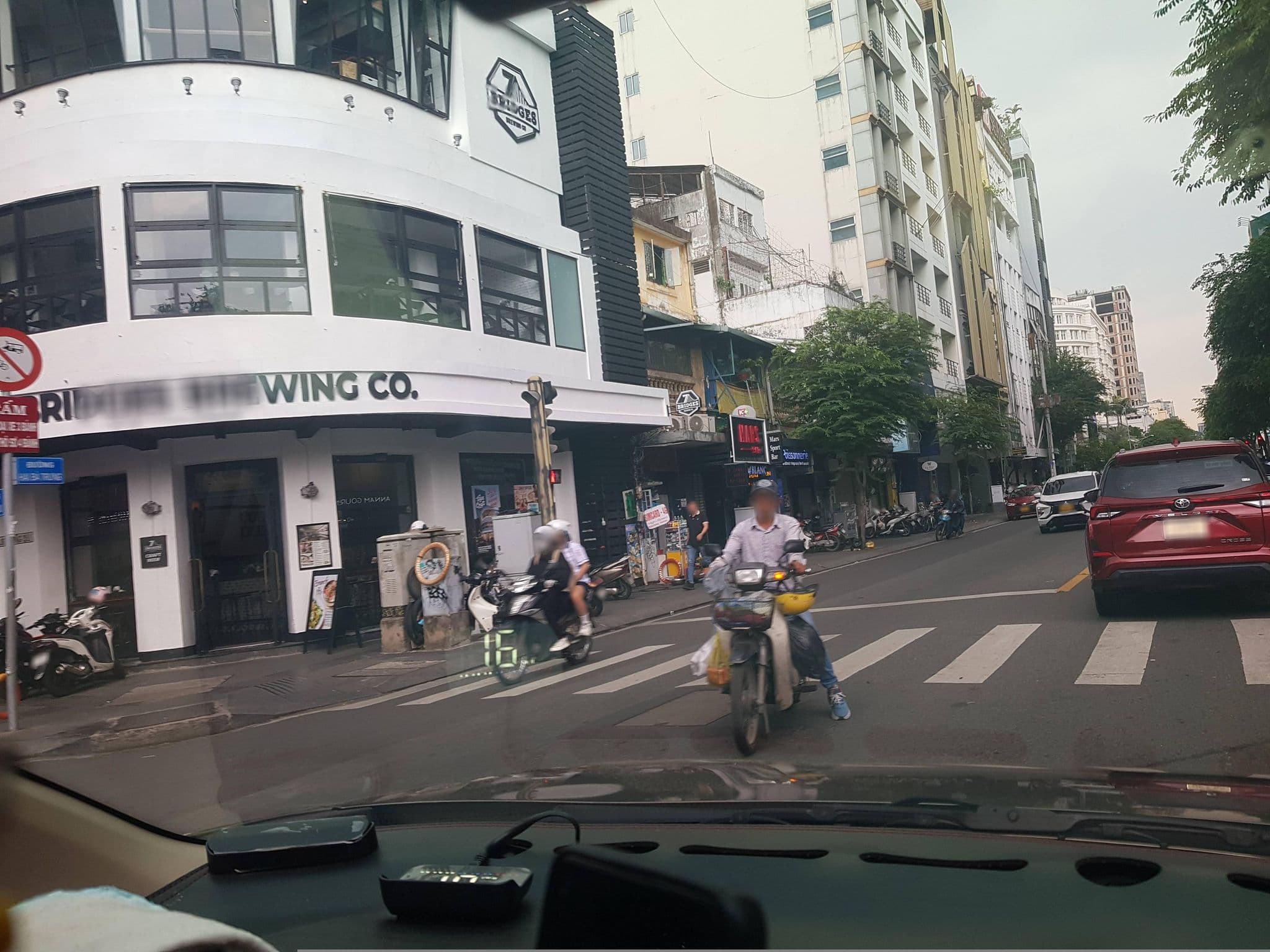 Street view near La Paix Saigon Boutique Hotel, Quận Bốn — © bemaps1 (CC BY-SA · Mapillary)