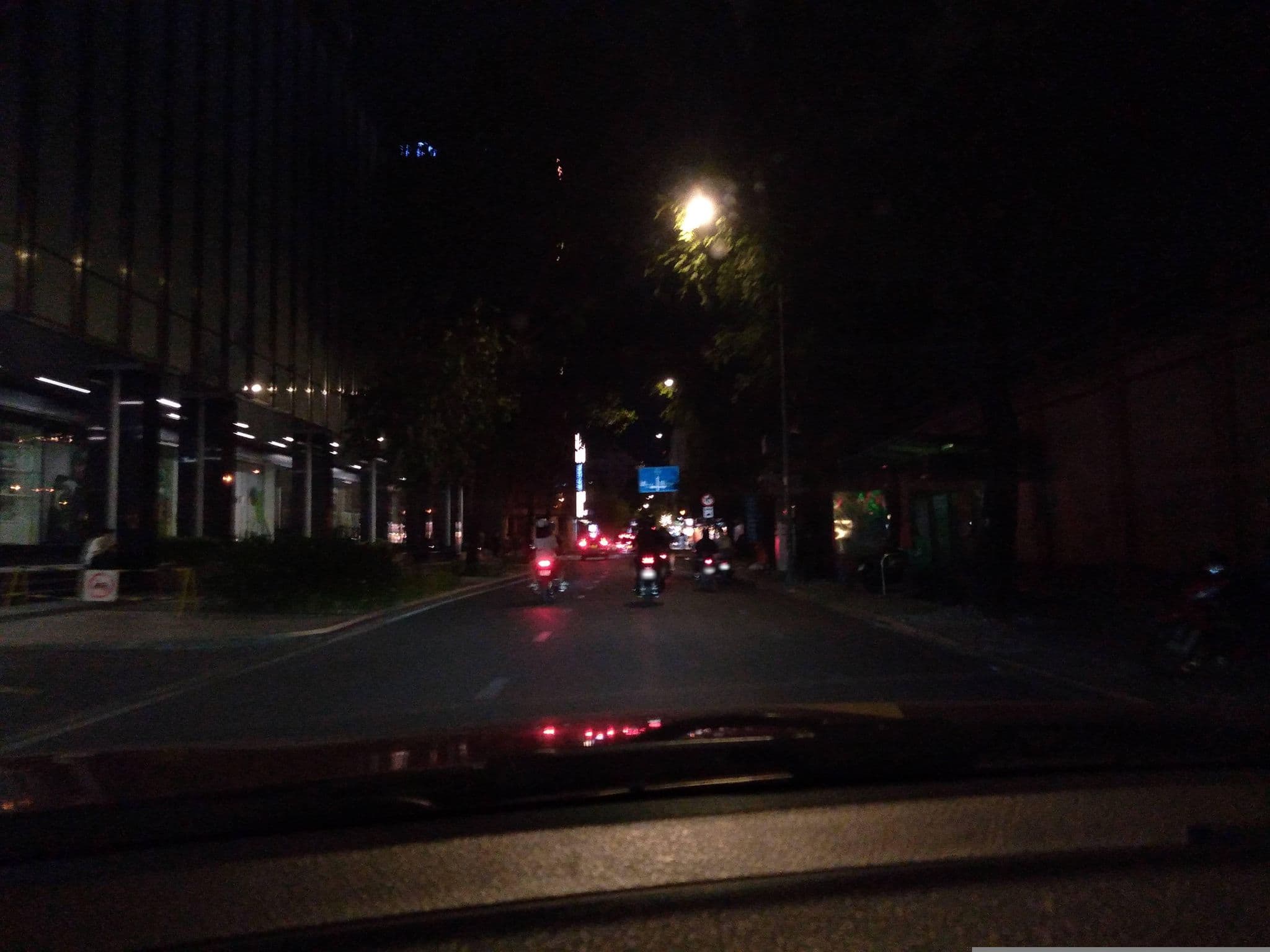 Street view near Fusion Original Saigon Centre, Quận Bốn — © sg_front_1 (CC BY-SA · Mapillary)
