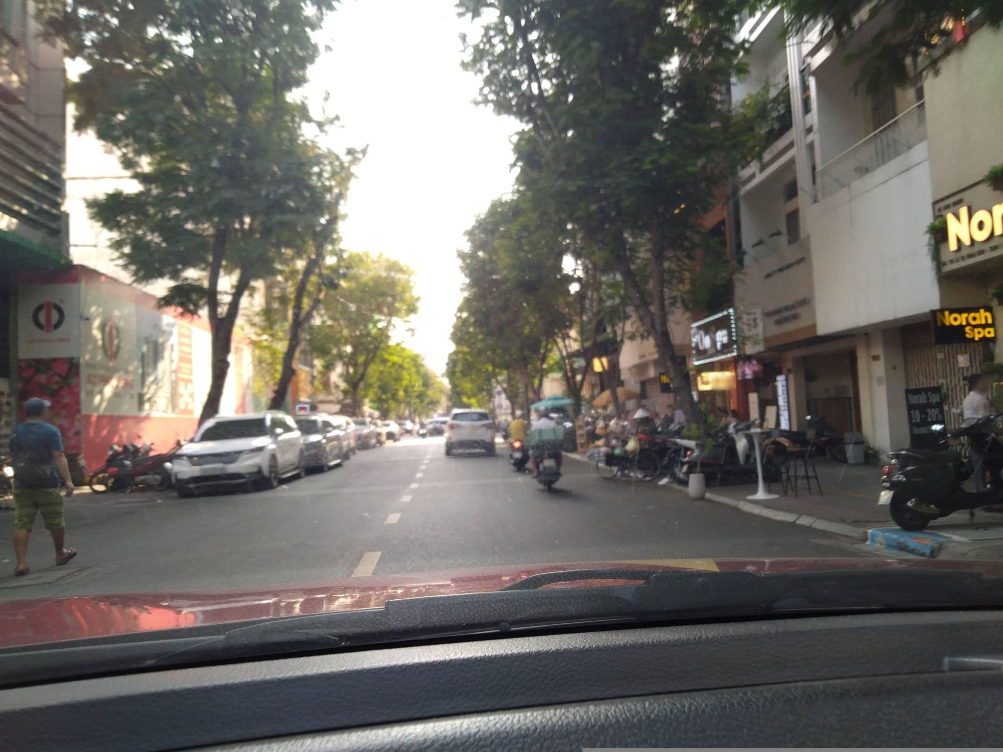 Street view near Hong Vina Hotel, Quận Bốn — © sg_front_1 (CC BY-SA · Mapillary)