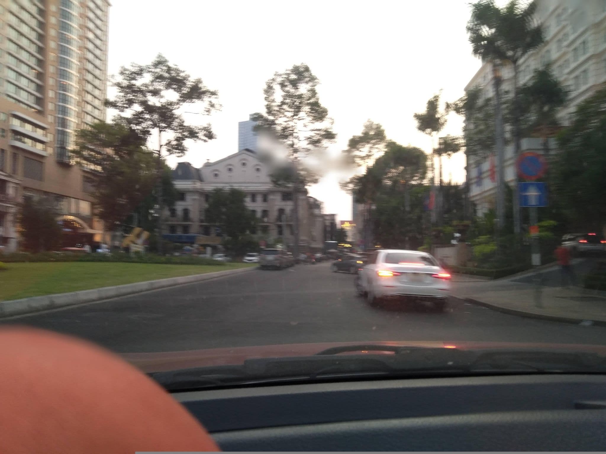 Street view near Park Hyatt Saigon, Quận Bốn — © sg_front_1 (CC BY-SA · Mapillary)