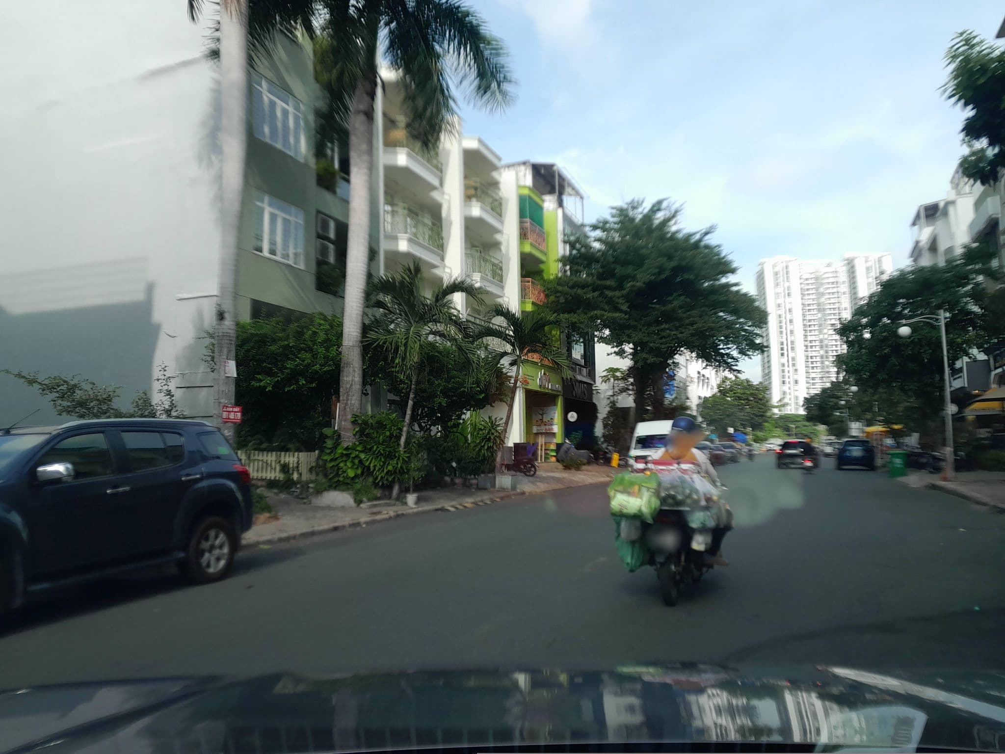 Street view near The Maison, Quận Bốn — © sg_front_3 (CC BY-SA · Mapillary)