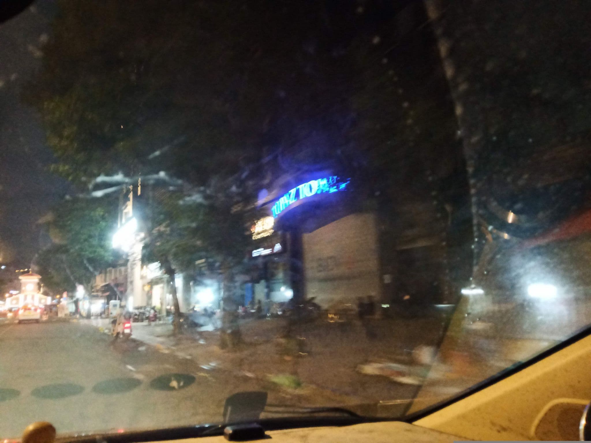 Street view near Ruby River Hotel, Quận Bốn — © sg_right_1 (CC BY-SA · Mapillary)
