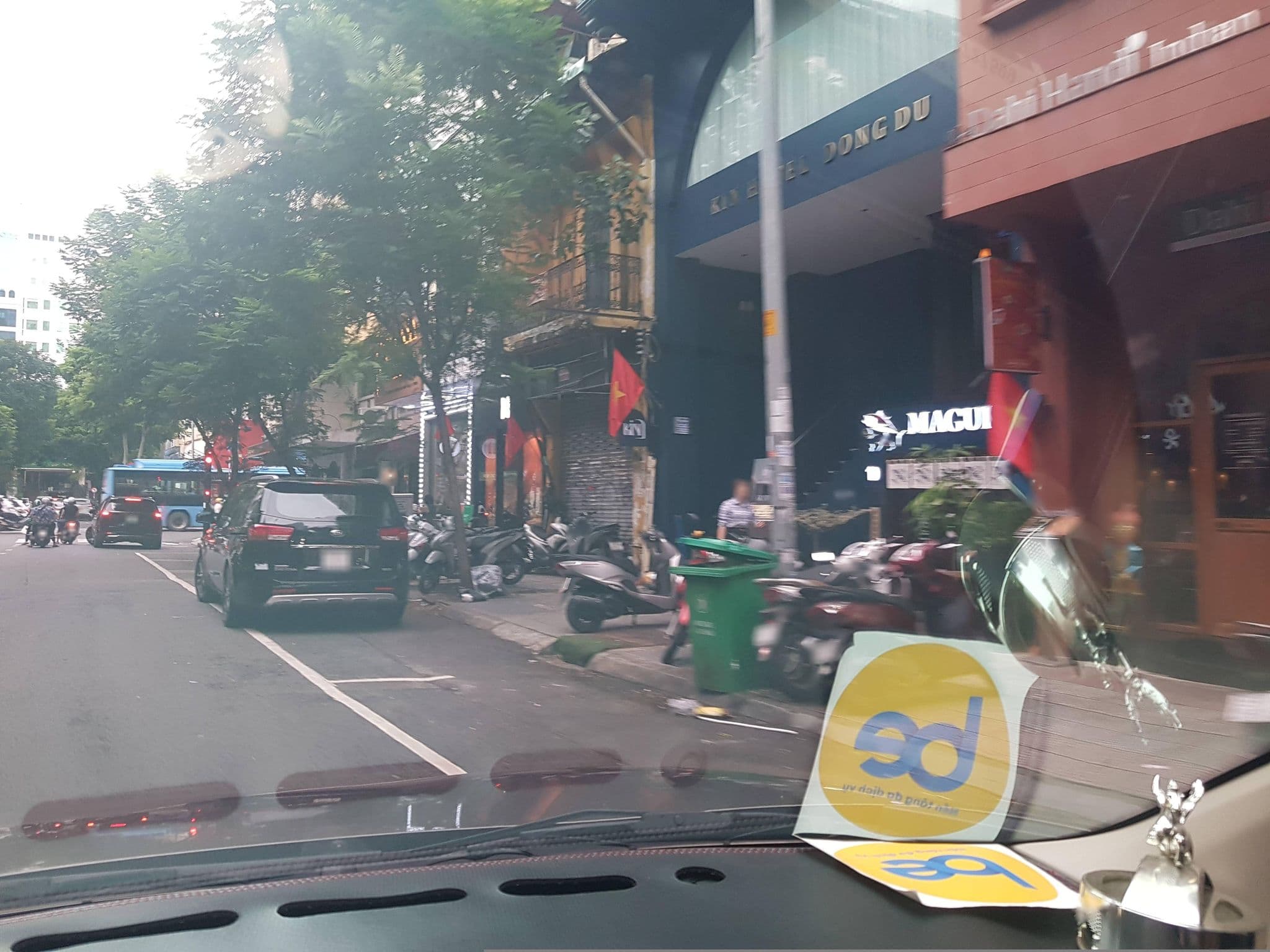 Street view near A&EM Hotel Dong Du, Quận Bốn — © bemaps1 (CC BY-SA · Mapillary)