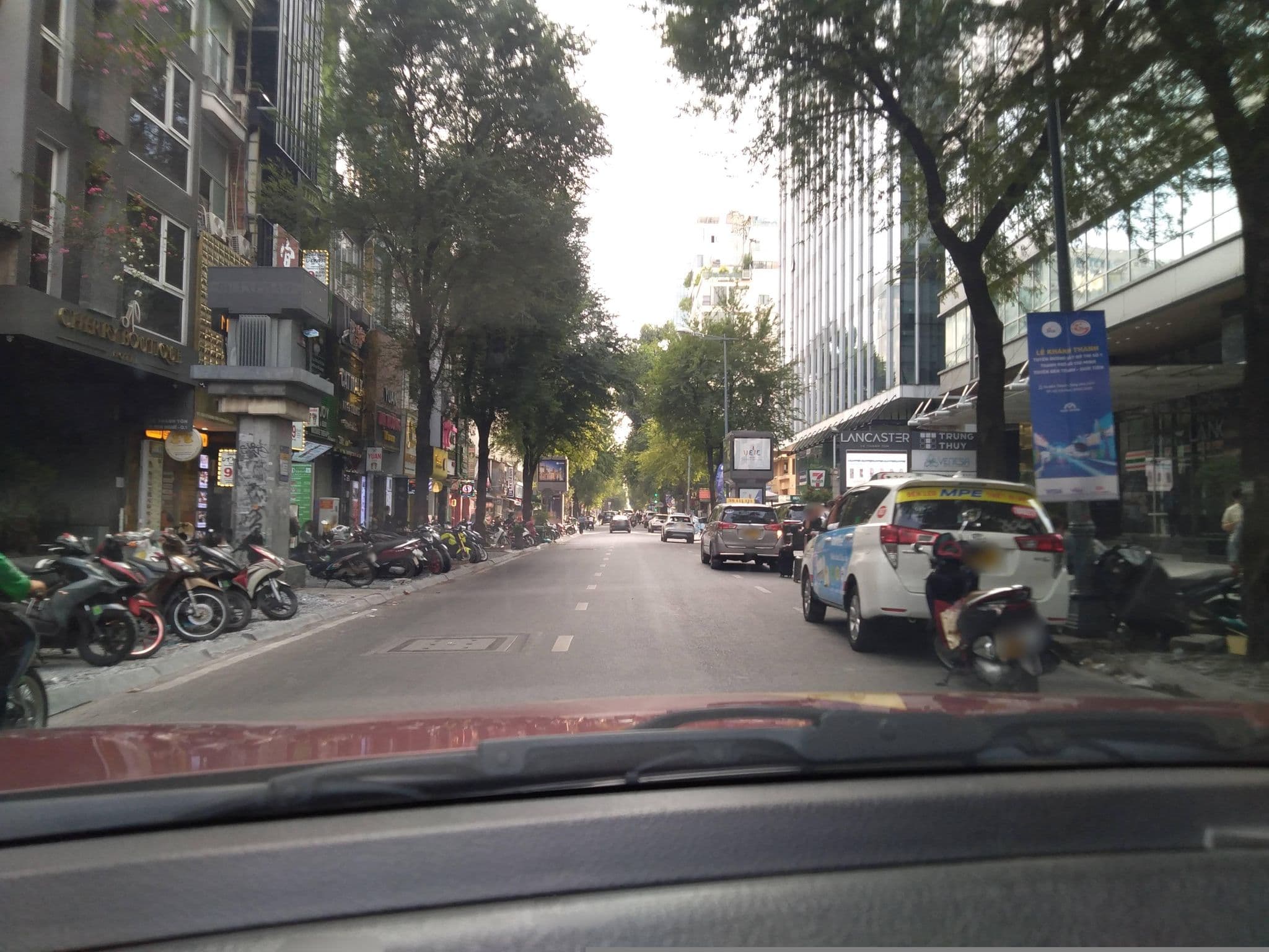 Street view near 東屋 Azumaya Hotel 2, Quận Bốn — © sg_front_1 (CC BY-SA · Mapillary)