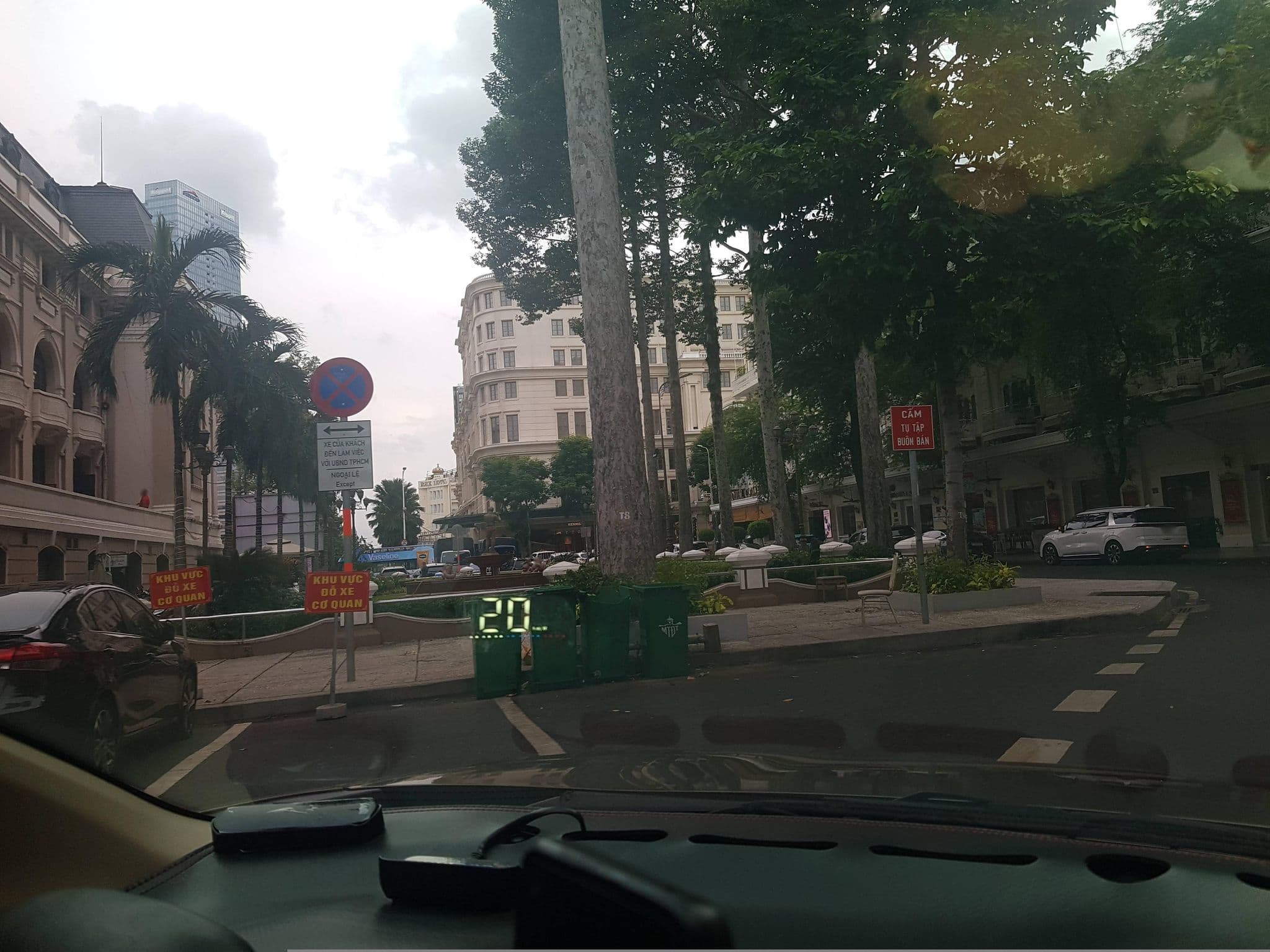 Street view near Pool At The Haytt, Quận Bốn — © bemaps1 (CC BY-SA · Mapillary)